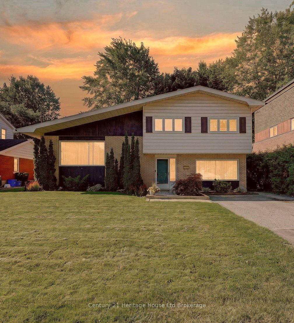 812 Hughson Street, Woodstock — Detached for sale, photo 1