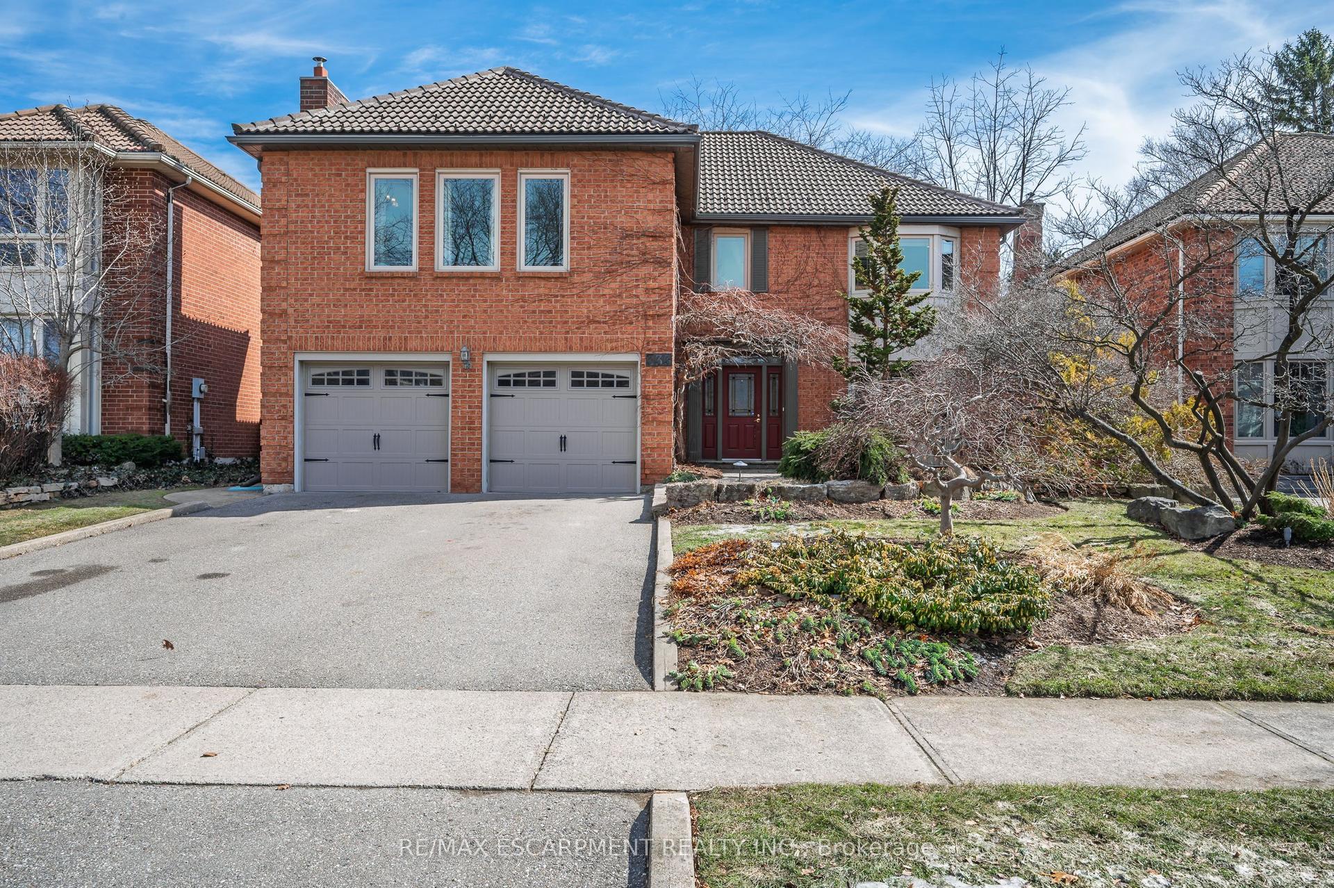 333 Claremont Crescent — photo 1
