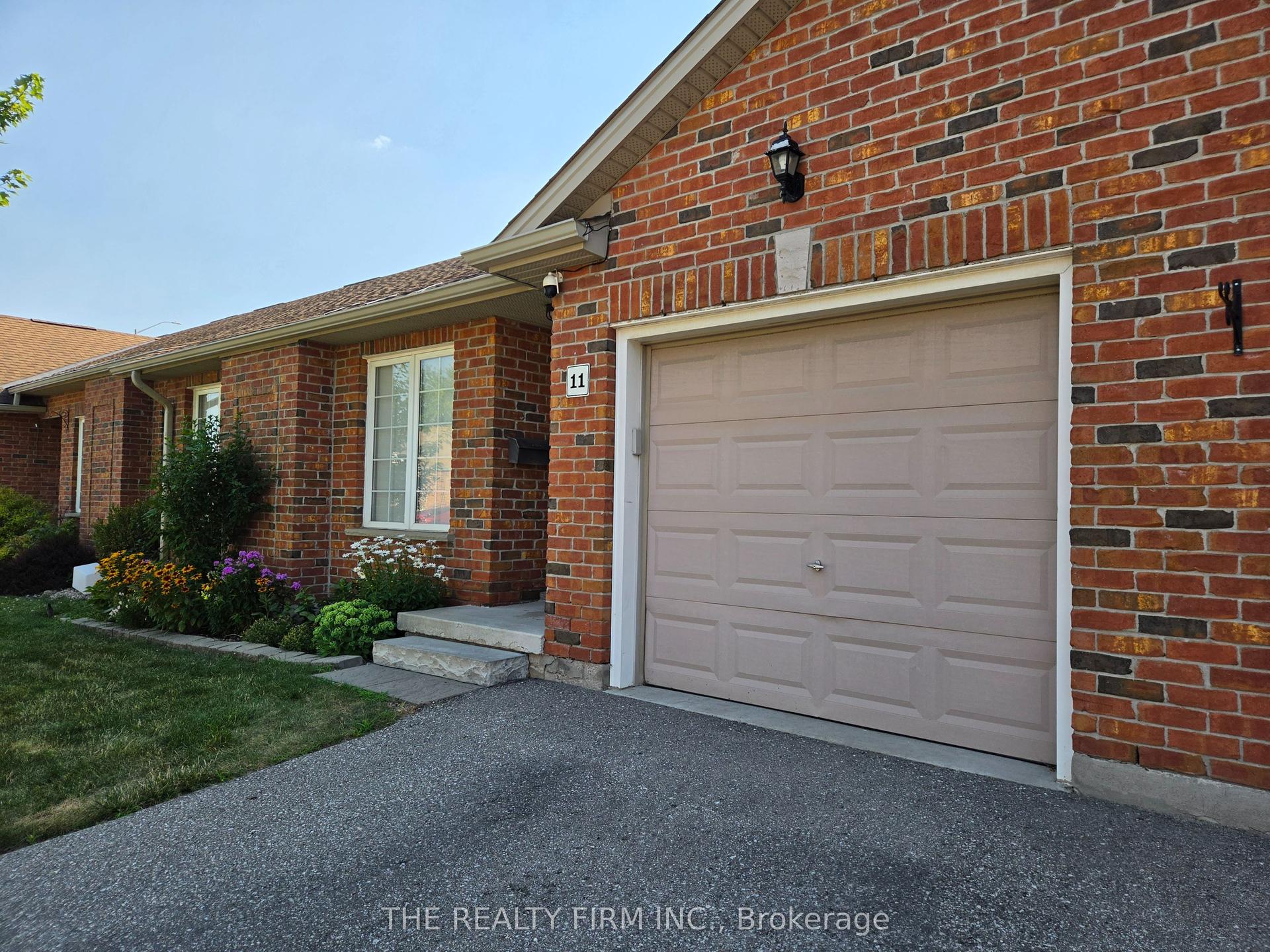 100 Stroud Crescent 11 #11, London South — Condo Town for sale, photo 1
