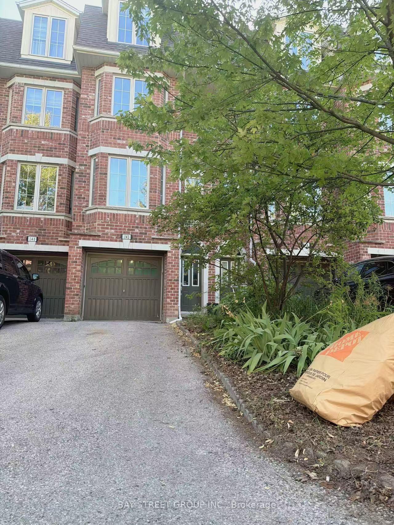 142 Hall Street, Richmond Hill — Townhouse for lease, photo 1