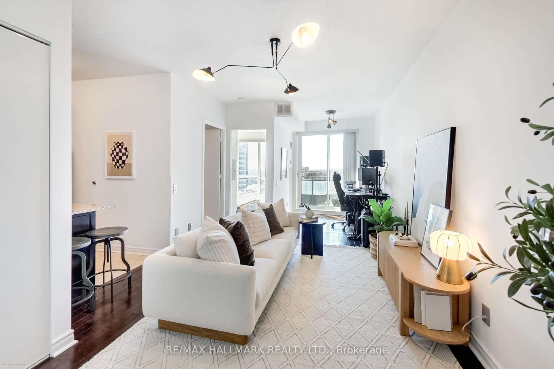 60 Byng Avenue 2001 #2001 — photo 1