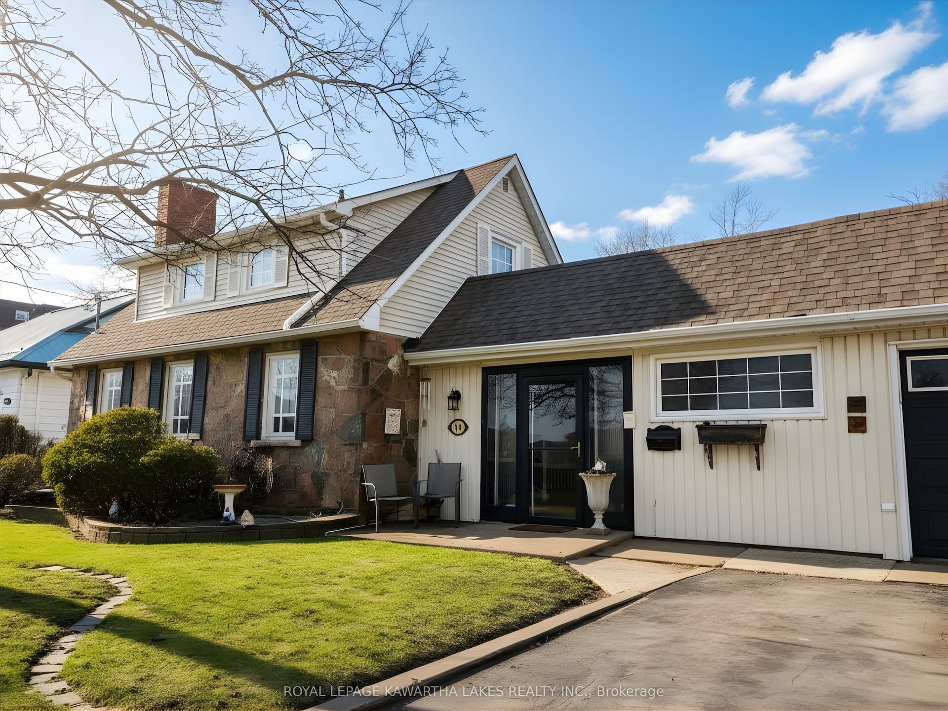 114 Colborne Street W — photo 1