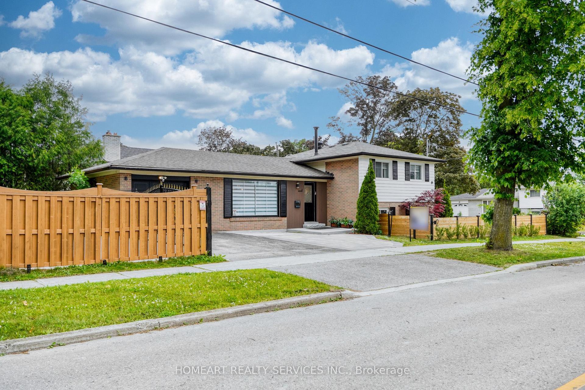 2 Lesgay Crescent, Toronto — Detached for sale, photo 1