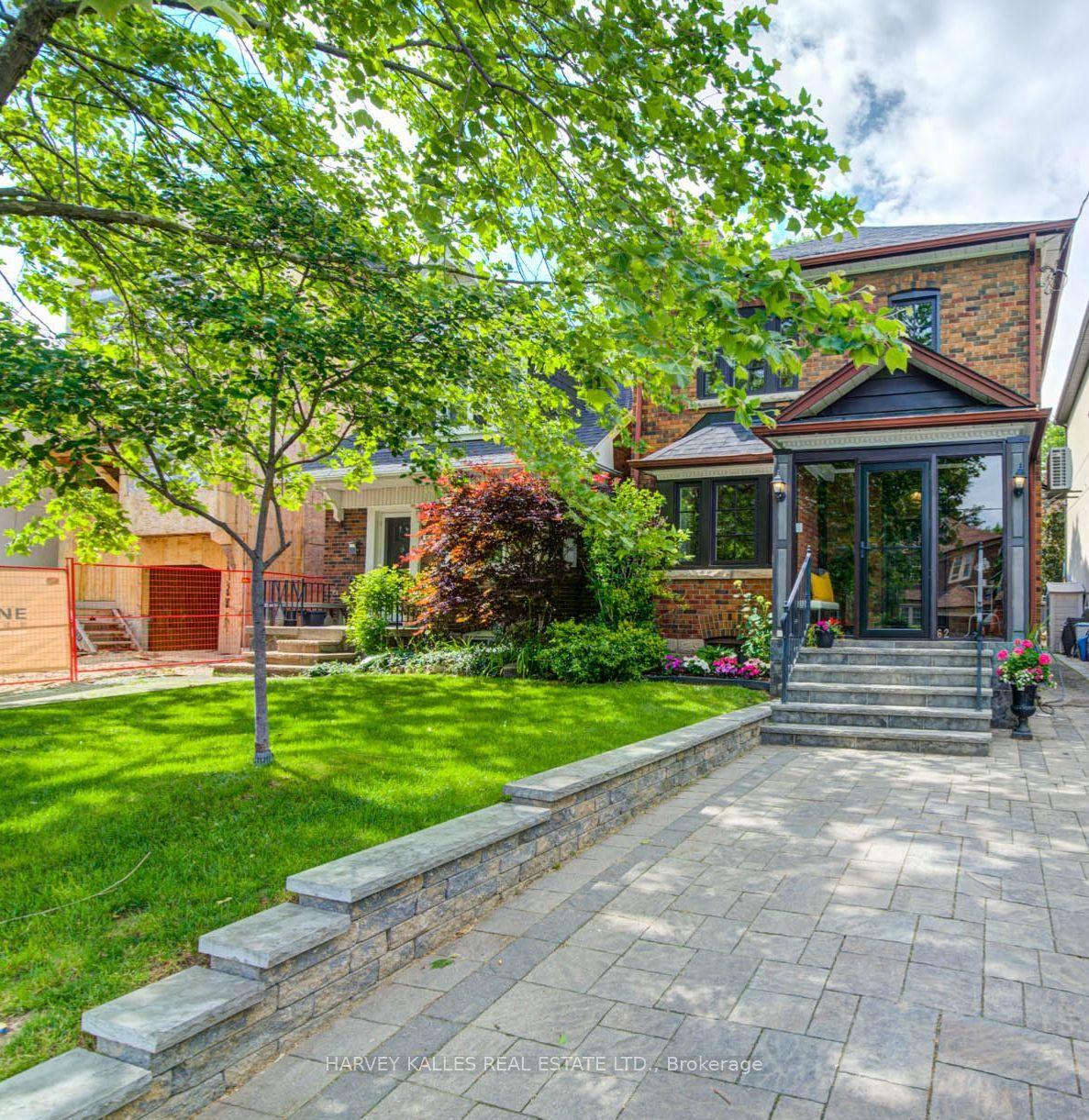 62 Roe Avenue — photo 1