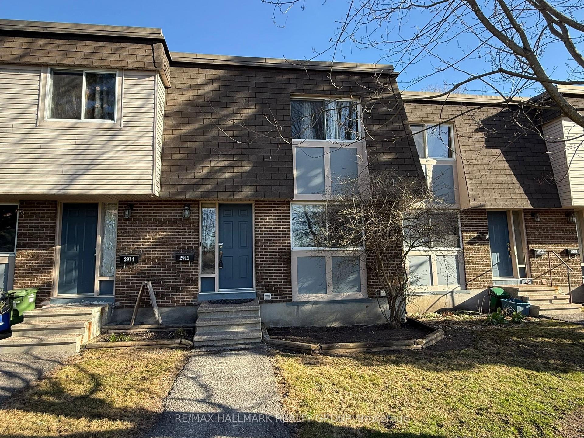 2912 Fairlea Crescent — photo 1