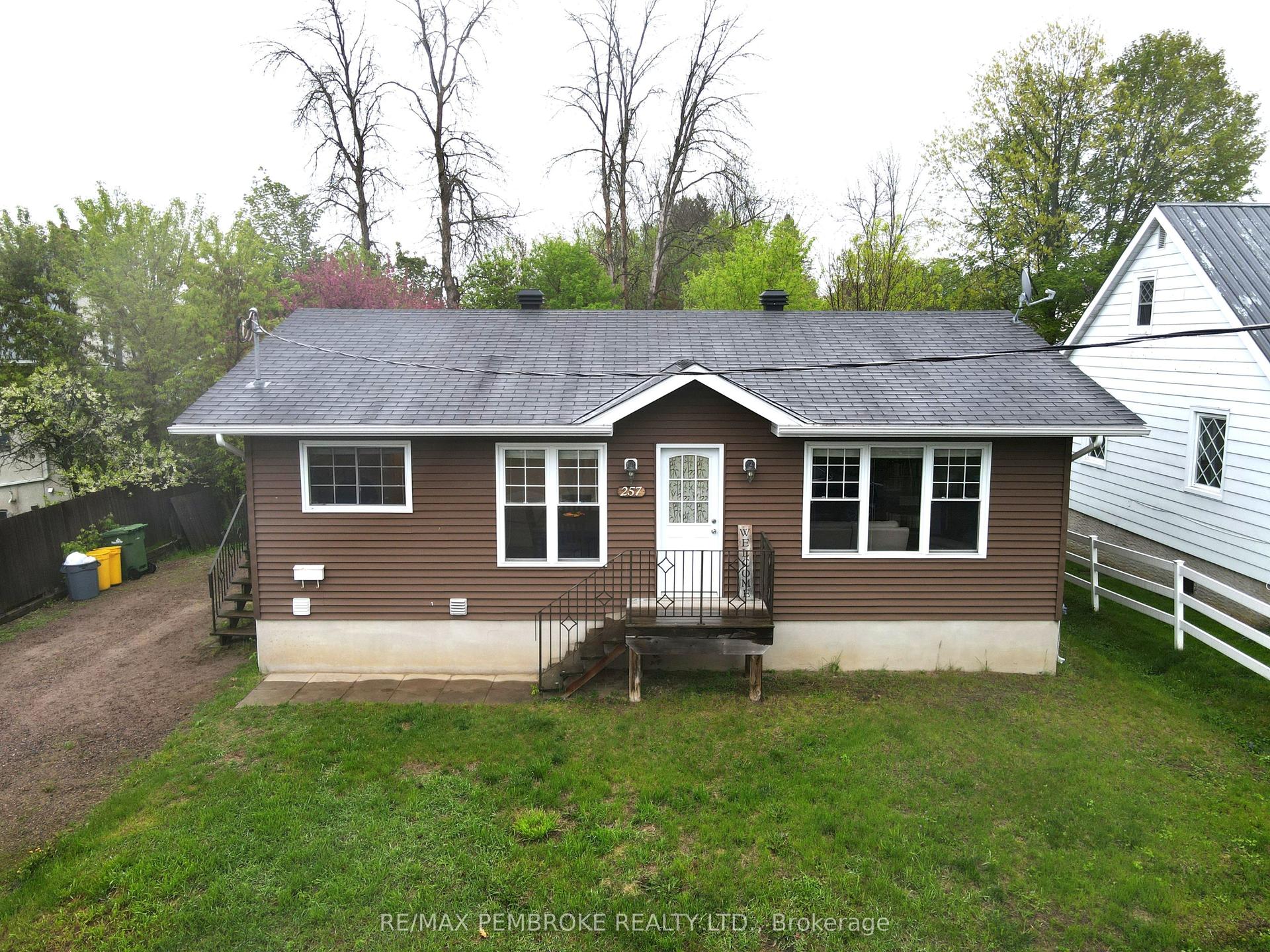 257 Fraser Street — photo 1
