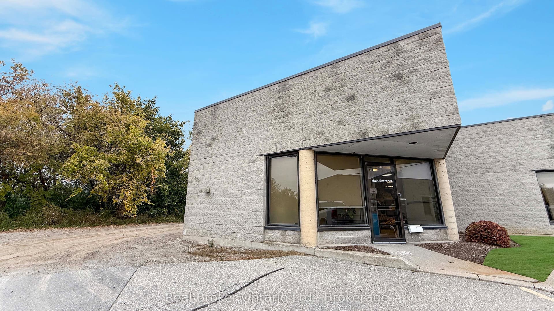 291 Woodlawn Road W — photo 1