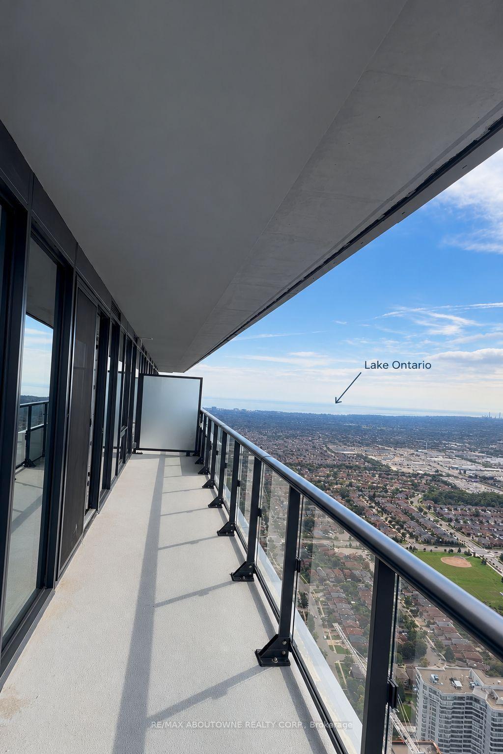 448 Burnhamthorpe Road W 7402 #7402, Mississauga — Condo for lease, photo 1