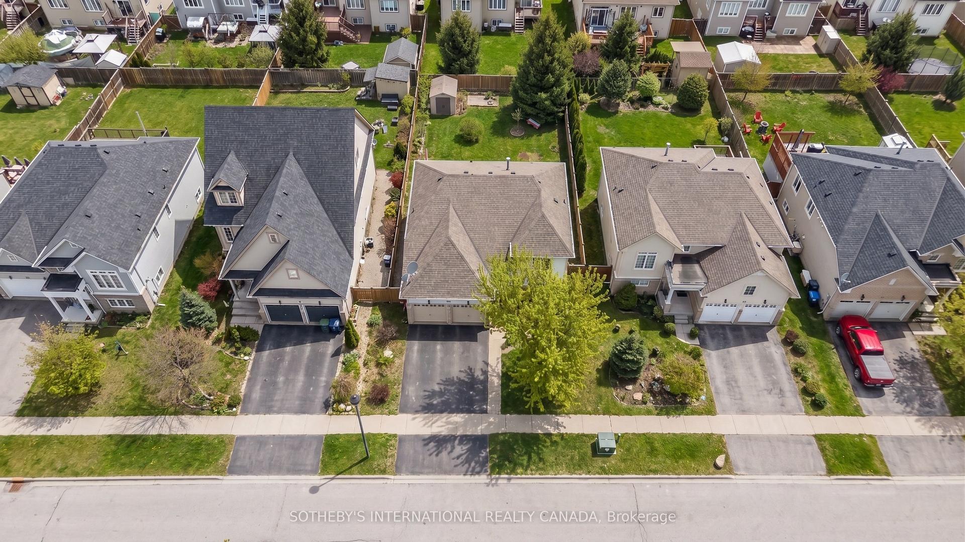 19 Grand Poplar Lane — photo 1