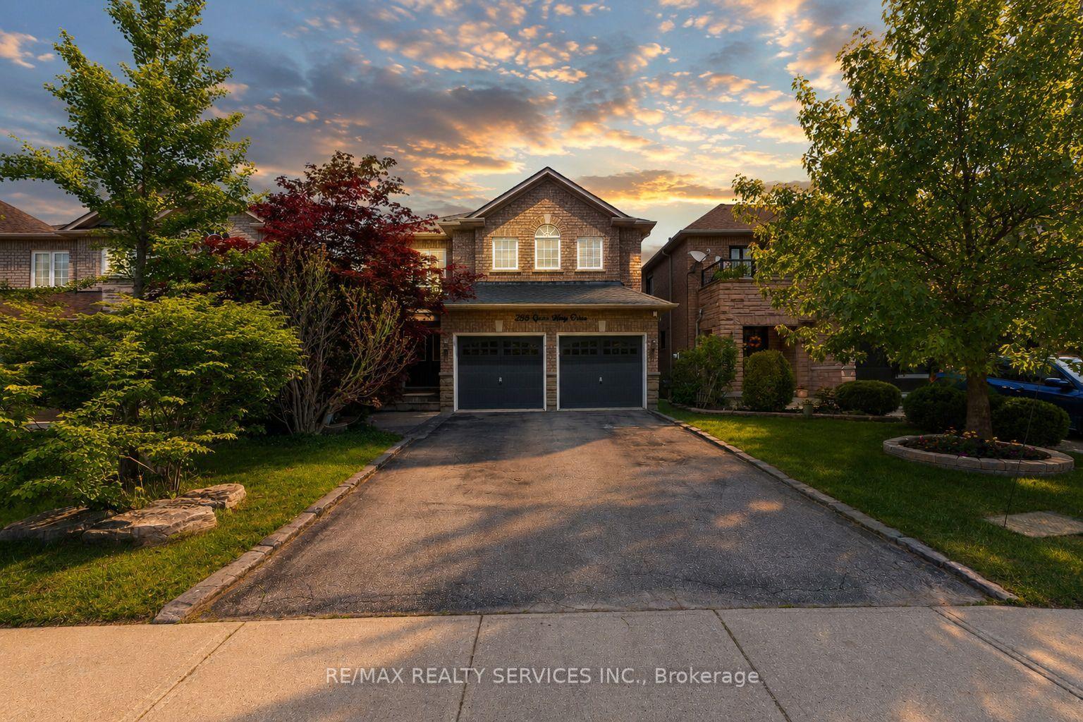 295 Queen Mary Drive — photo 1