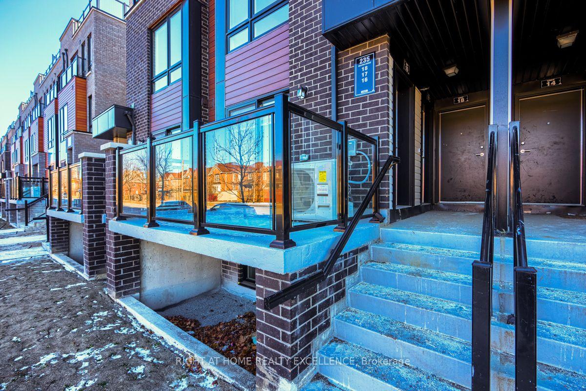 235 Mclevin Avenue E 16 #16, Toronto — Condo Town for sale, photo 1