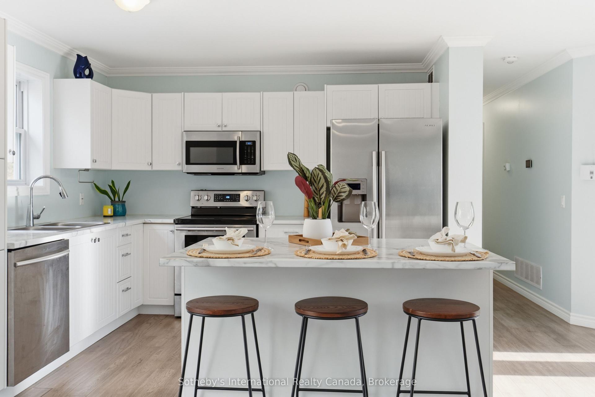 1021 Tower Crescent — photo 1