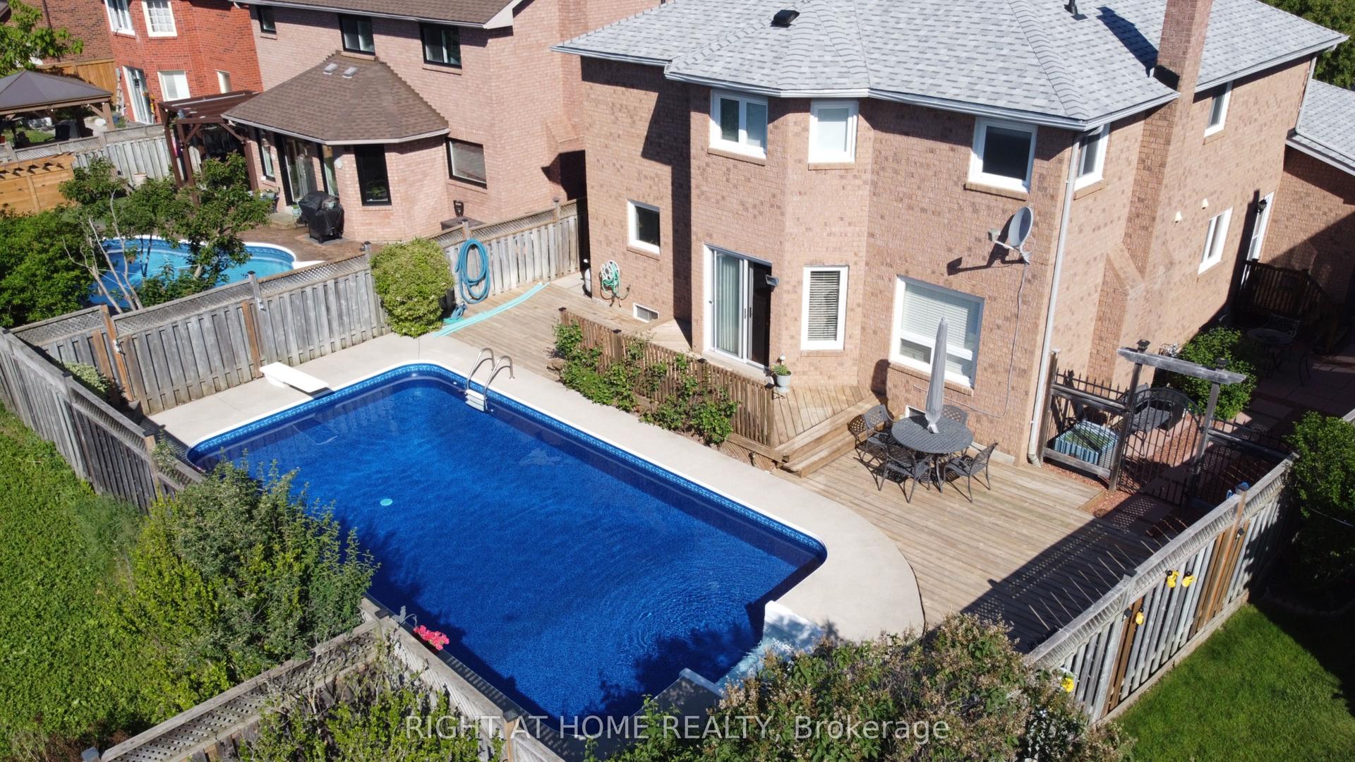 17 Eaton Street — photo 1