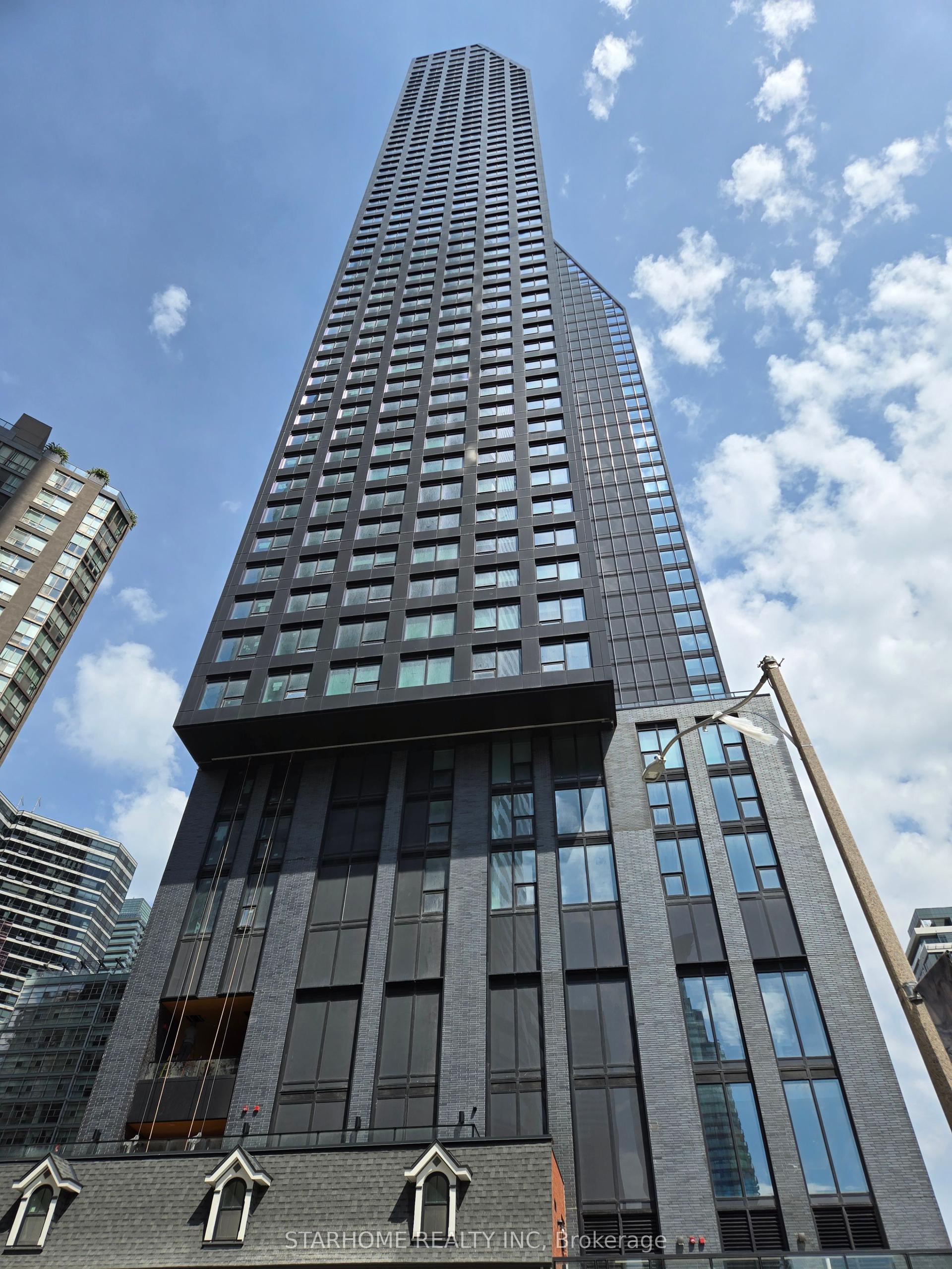 8 Wellesley Street W 4615 #4615, Toronto — Condo for lease, photo 1