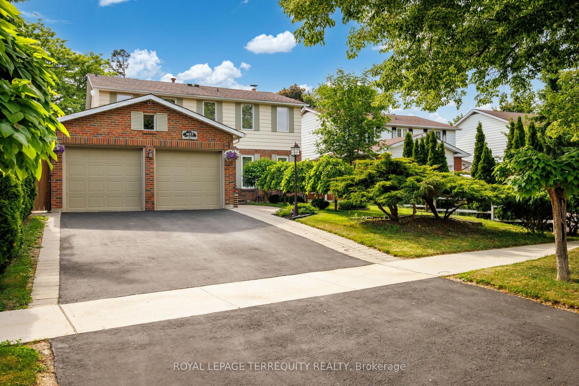 1853 Briarcrook Crescent — photo 1