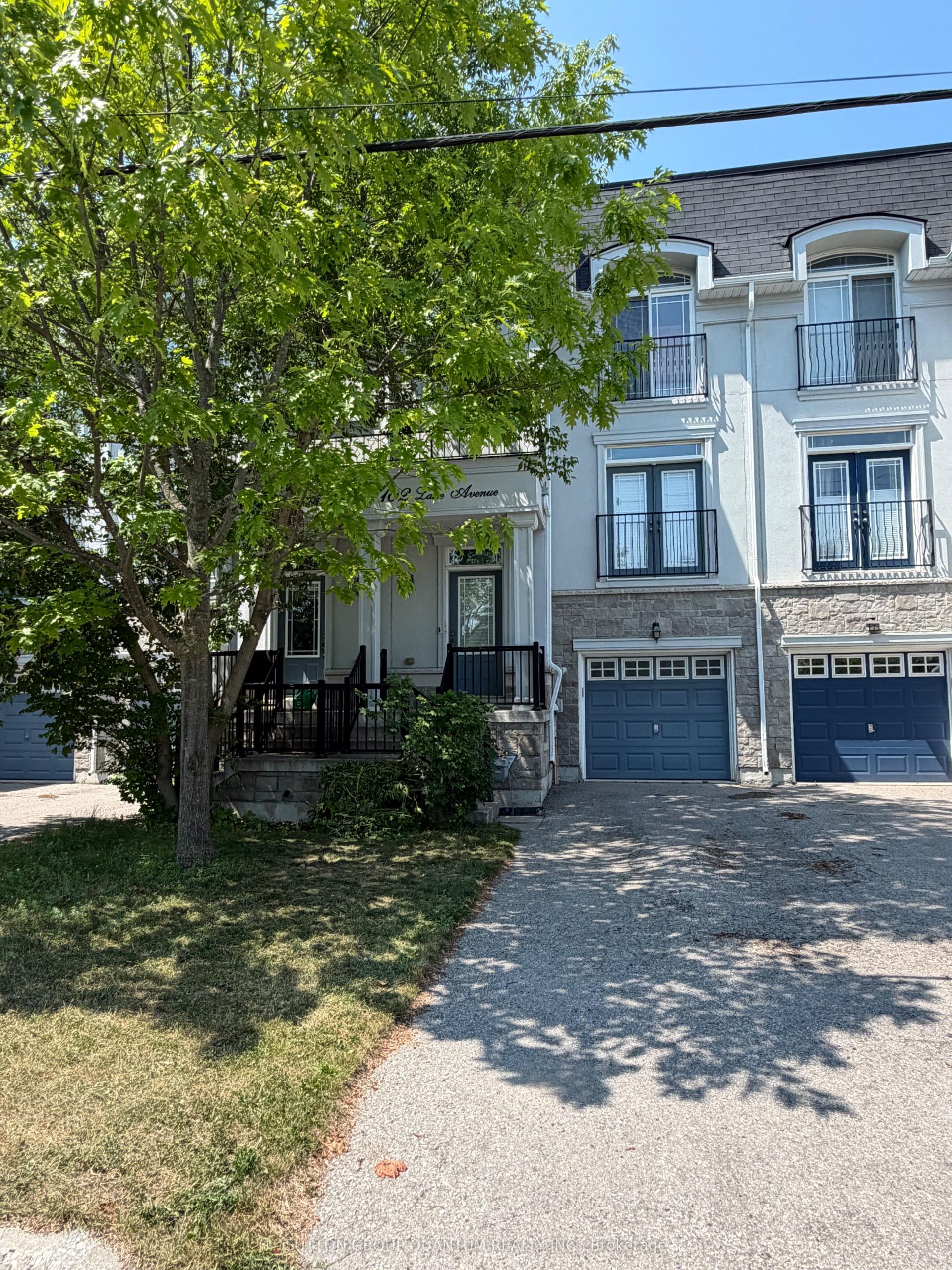 102 Lake Avenue, Richmond Hill — Townhouse for lease, photo 1