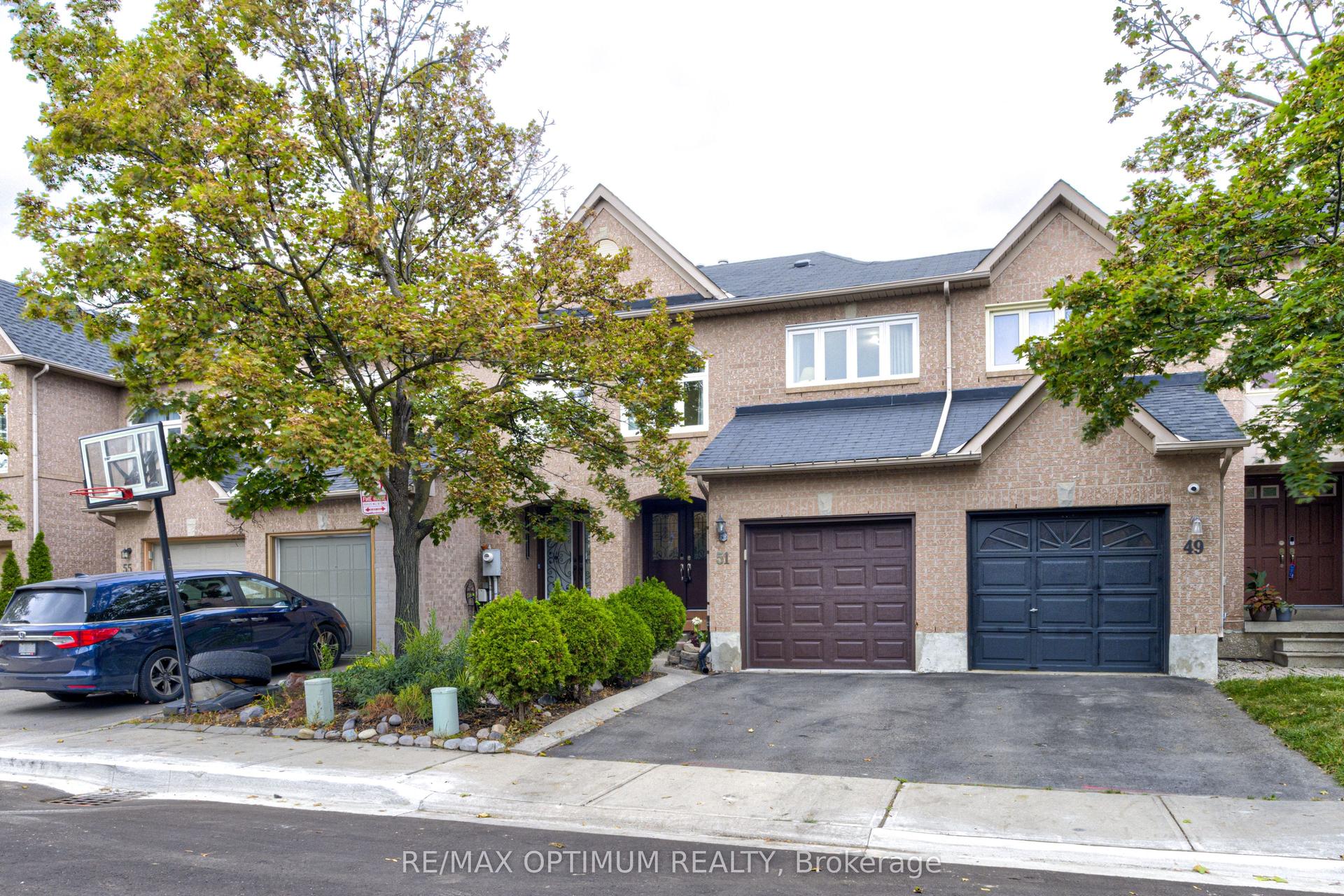 51 Goldenlight Circle, Brampton — Townhouse for sale, photo 1