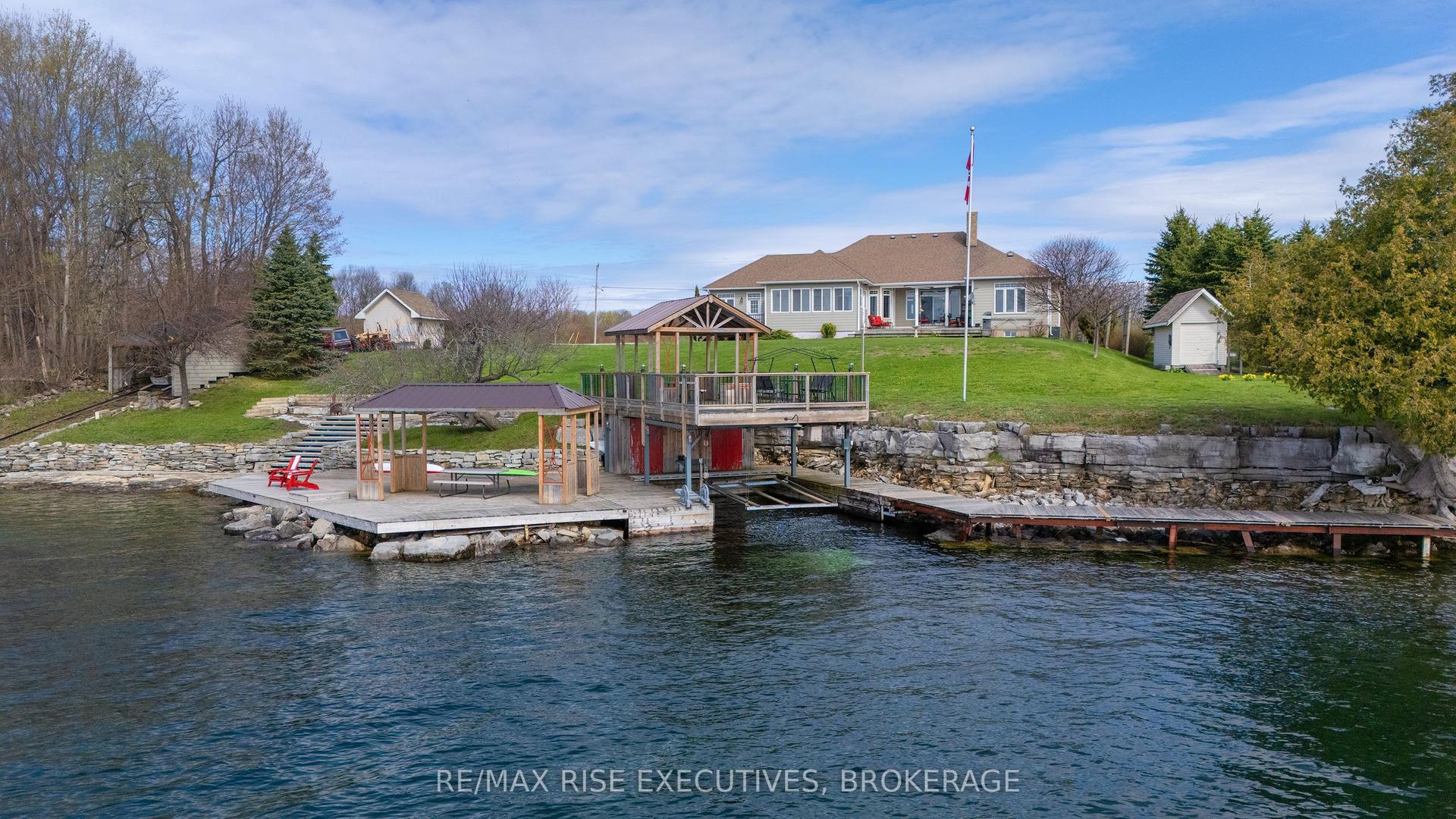 255 Good Friend Drive, Frontenac Islands — Detached for sale, photo 1