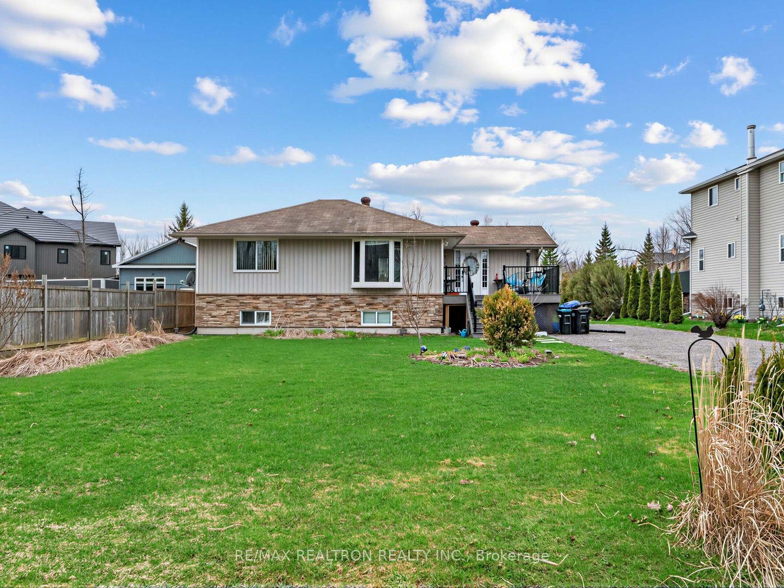 3794 30TH Side Road Main #Main, Innisfil — Detached for lease, photo 1