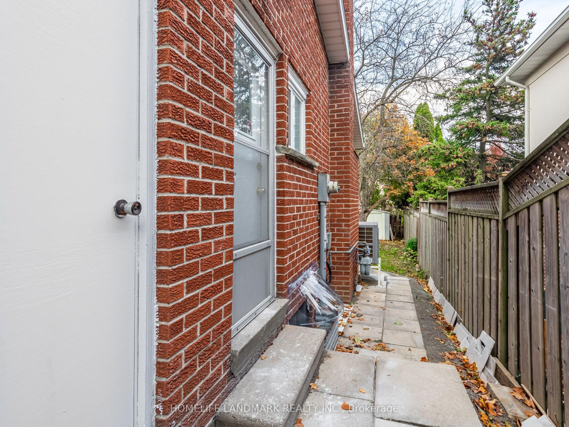 58 Deerbrook Trail N Basement Room C #Basement Room C, Toronto — Detached for lease, photo 1