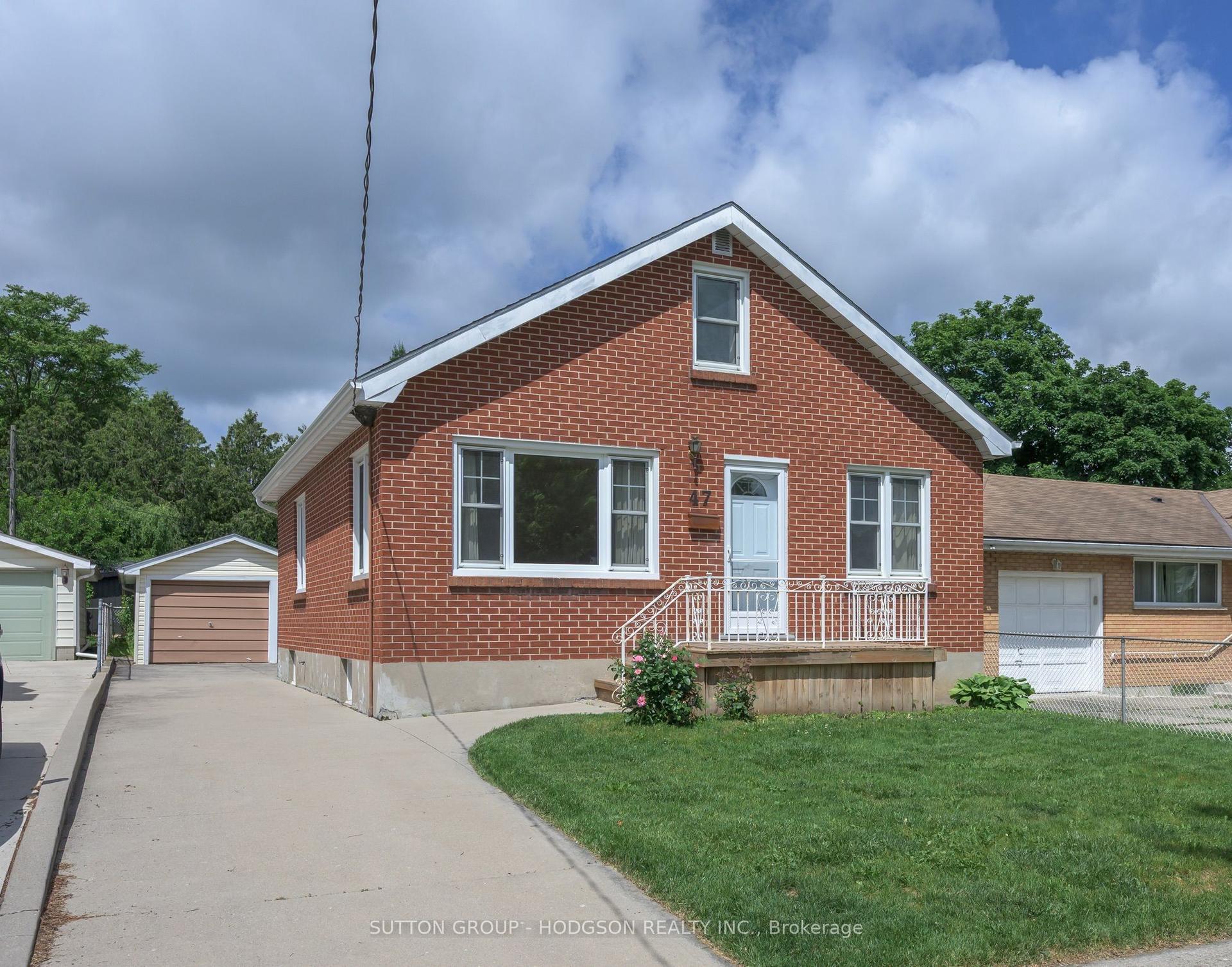 47 MacKay Avenue — photo 1