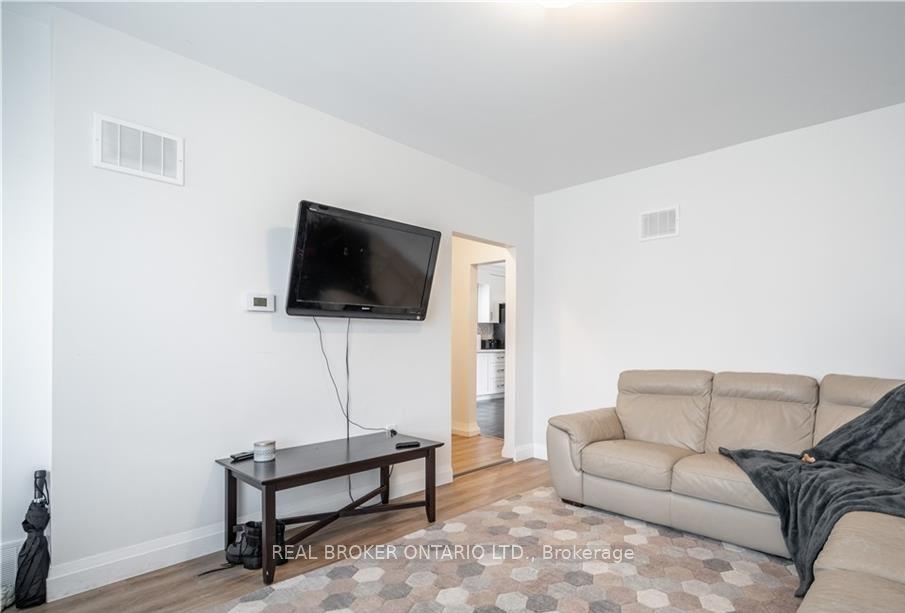 301 Wallace Avenue S MAIN #MAIN — photo 1
