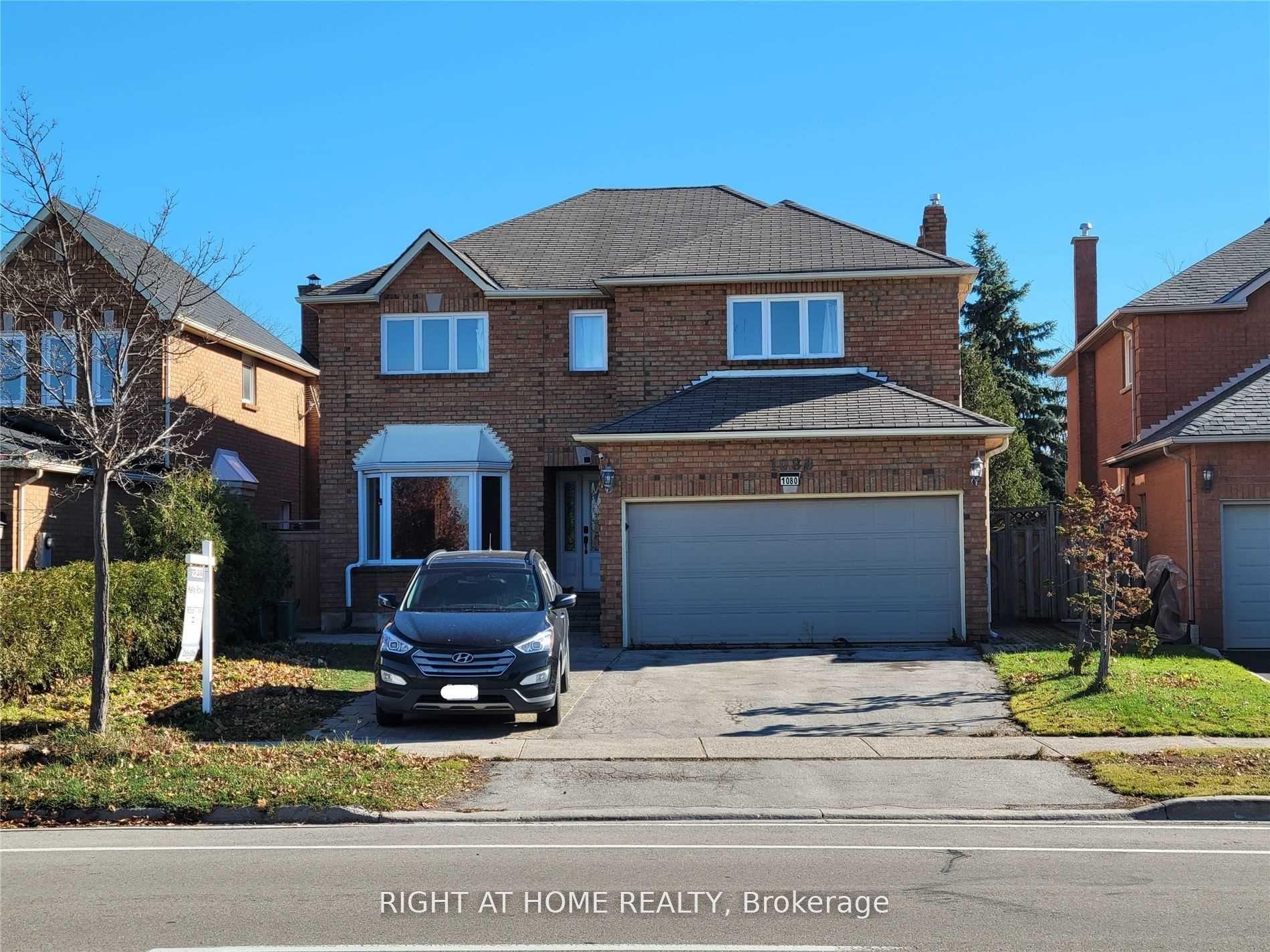 1080 Glenashton Drive — photo 1