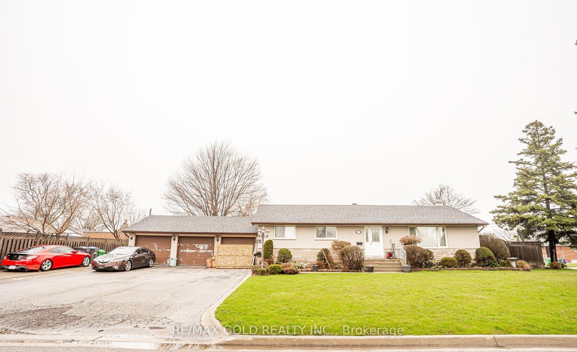 37 Carlyle Crescent — photo 1