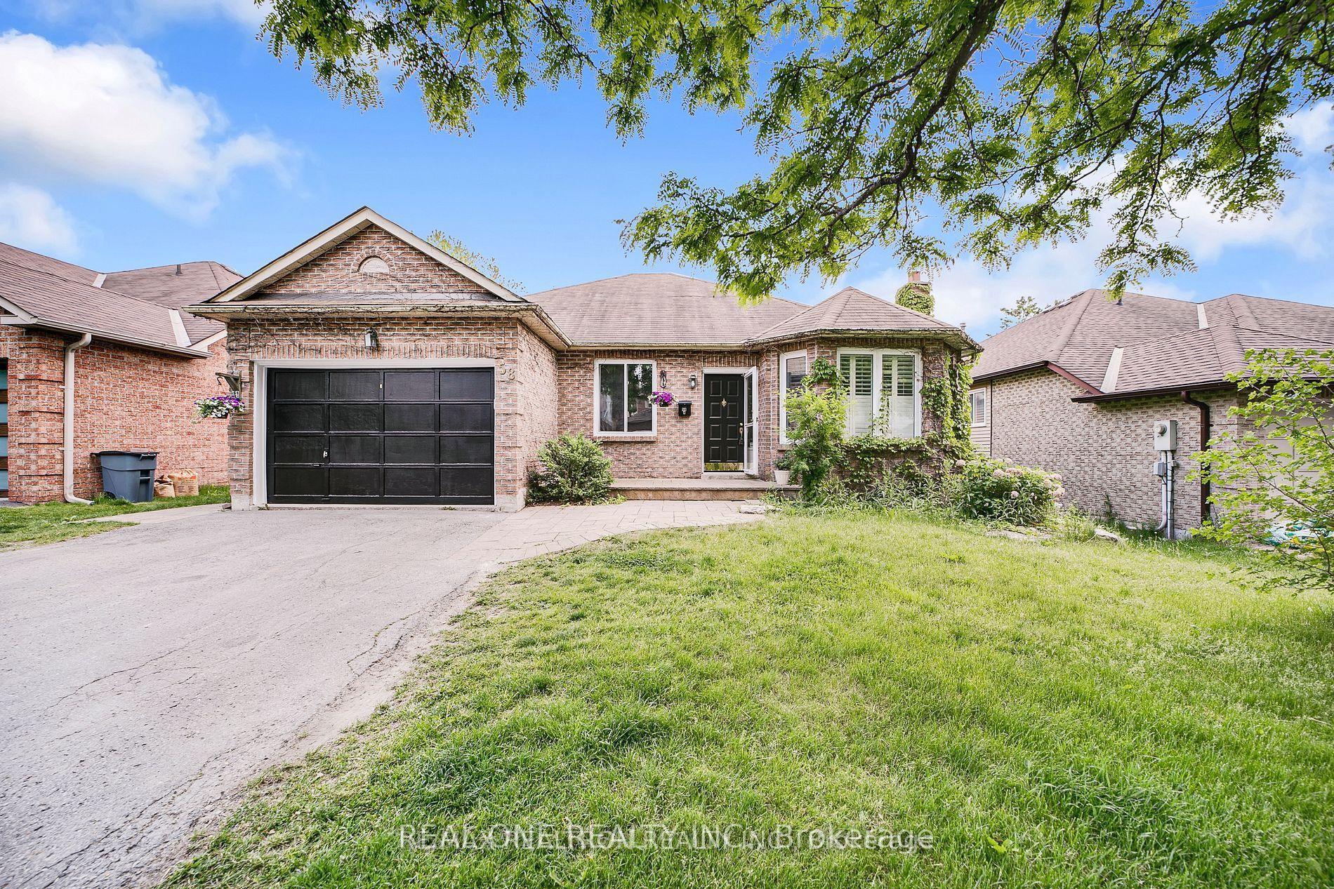 58 Closs Square B #B, Aurora — Detached for lease, photo 1