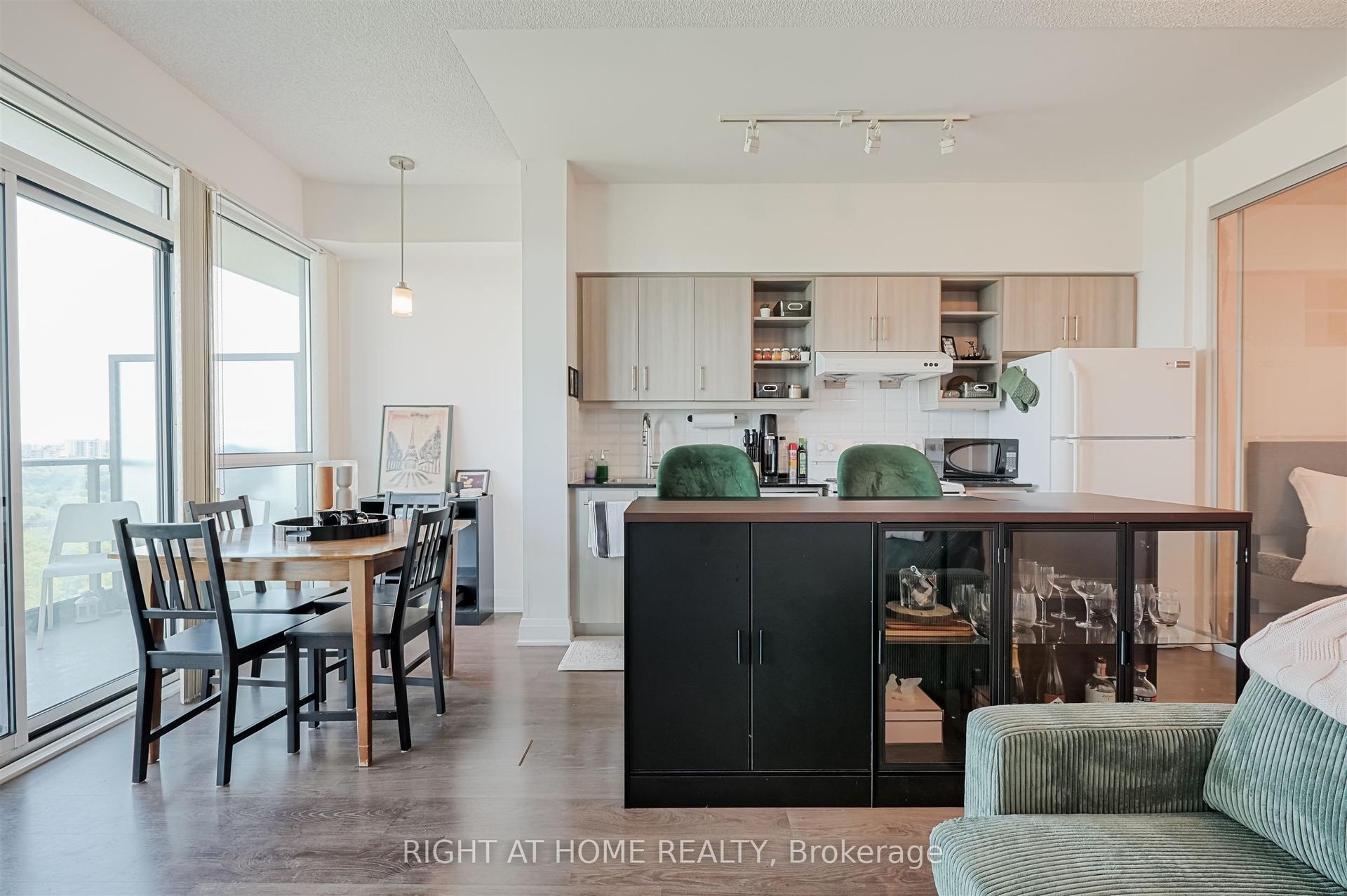 160 Vanderhoof Avenue 1018 #1018, Toronto — Condo for lease, photo 1