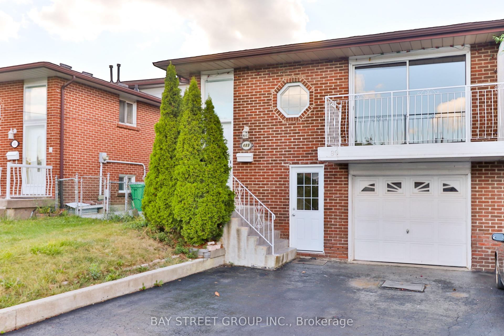 489 Fergo Avenue Upper Unit #Upper Unit, Mississauga — Semi-Detached for lease, photo 1