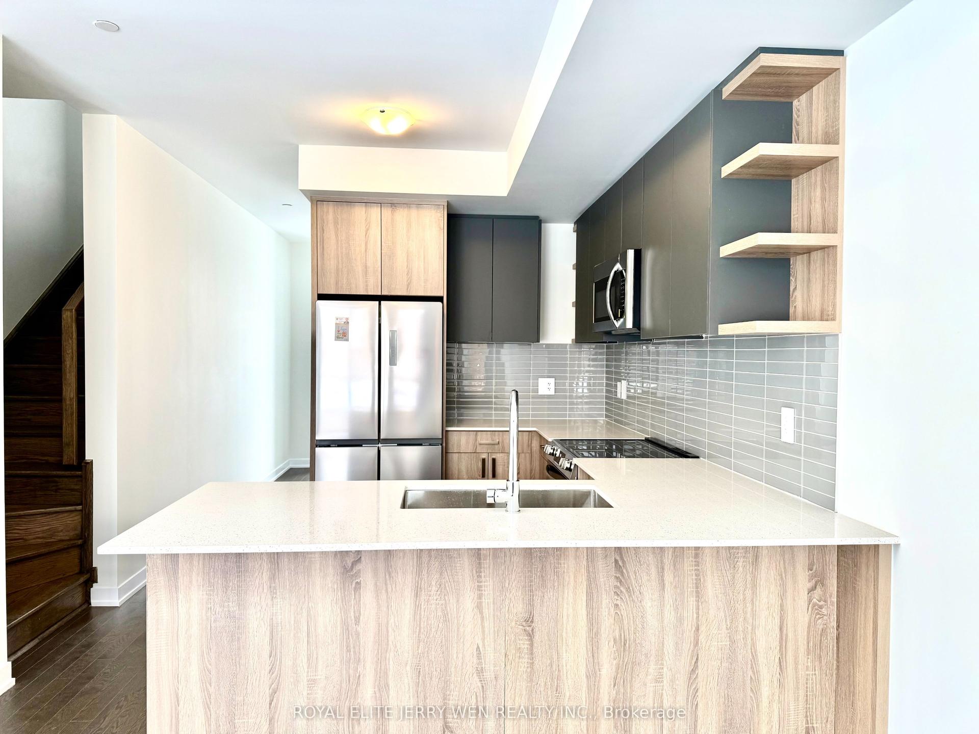 2 Green Gardens Boulevard Main #Main — photo 1
