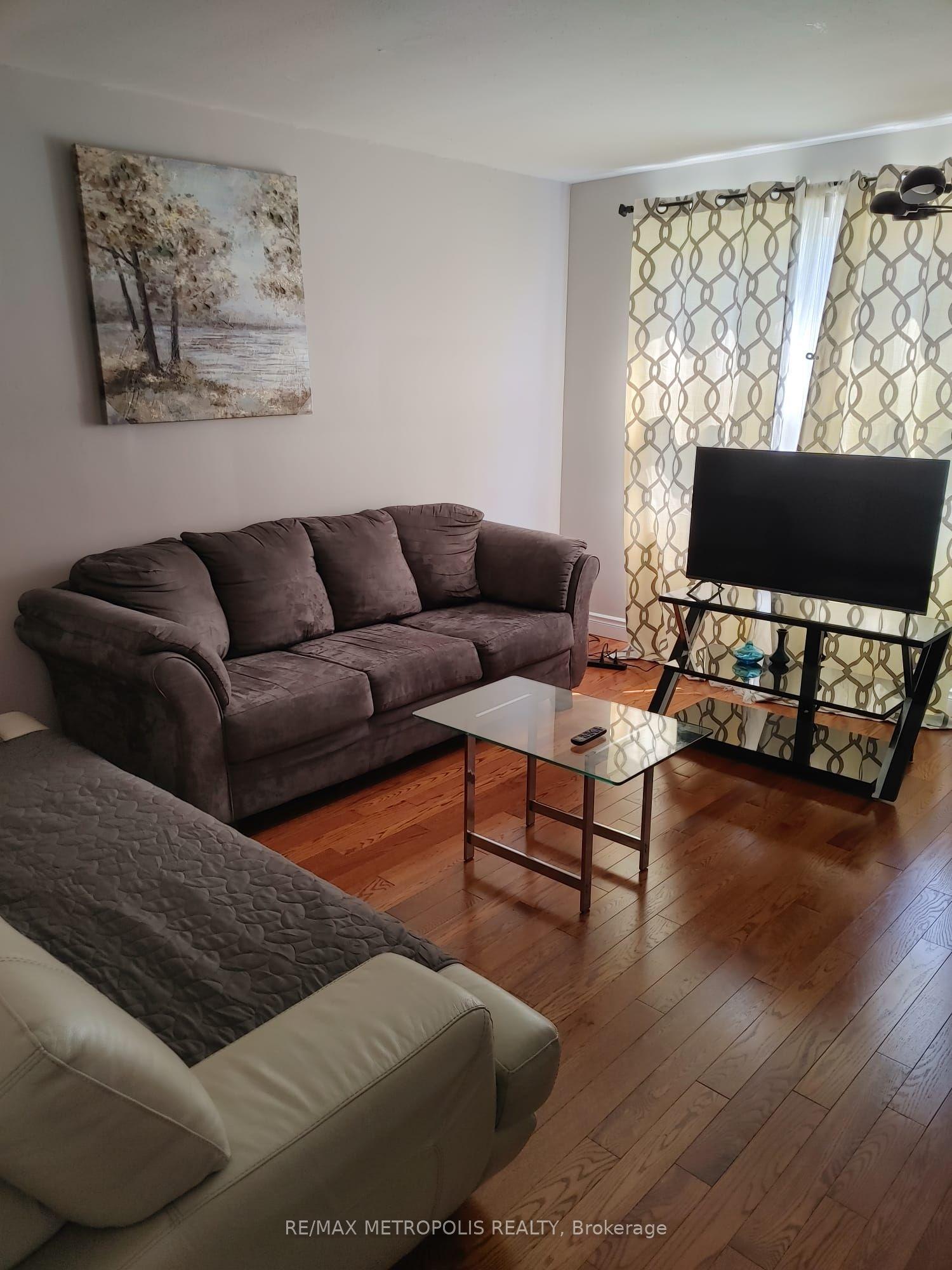 1098 Cedar Street, Oshawa — Semi-Detached for lease, photo 1