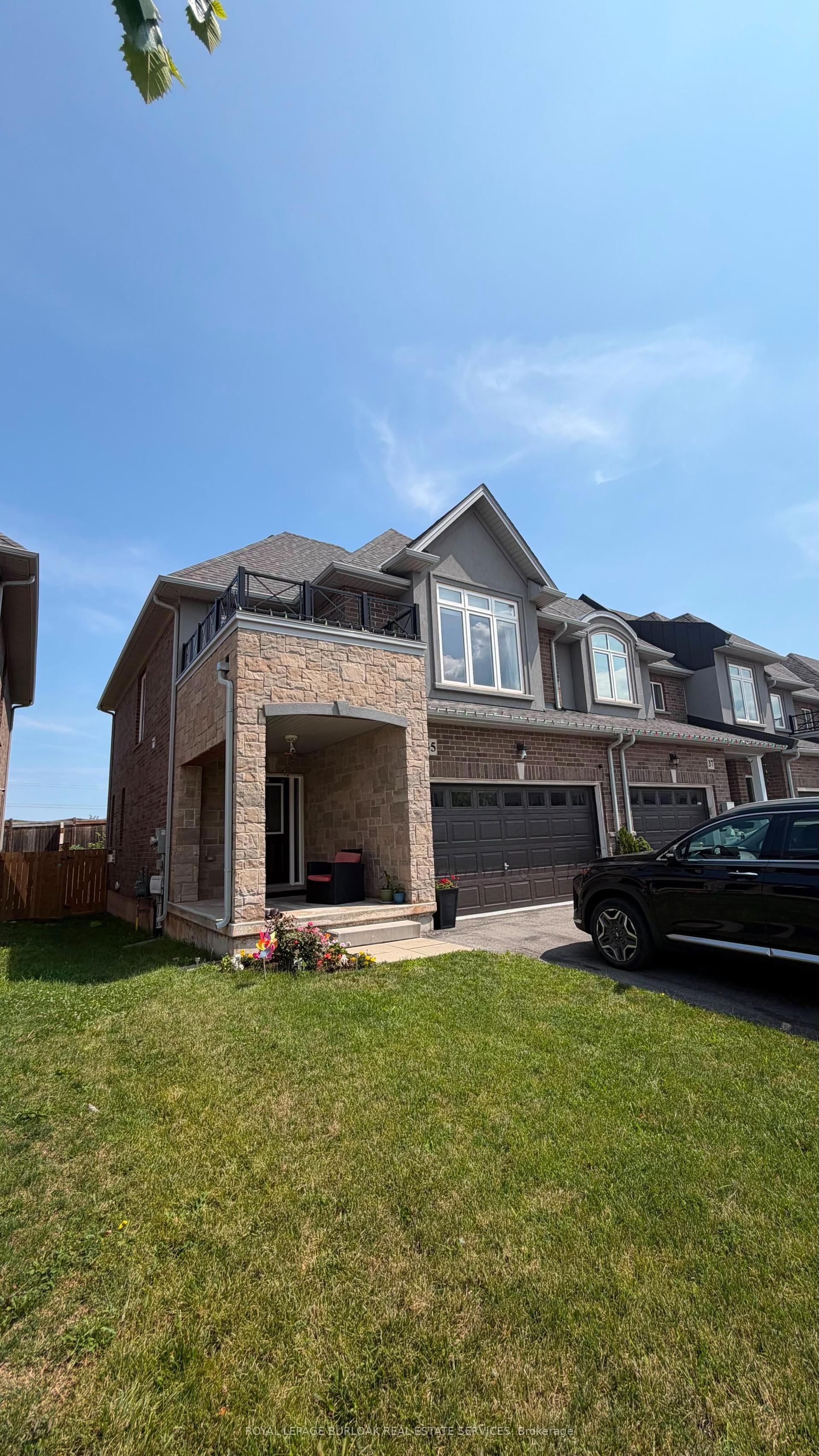 35 Pinot Crescent, Hamilton — Townhouse for lease, photo 1