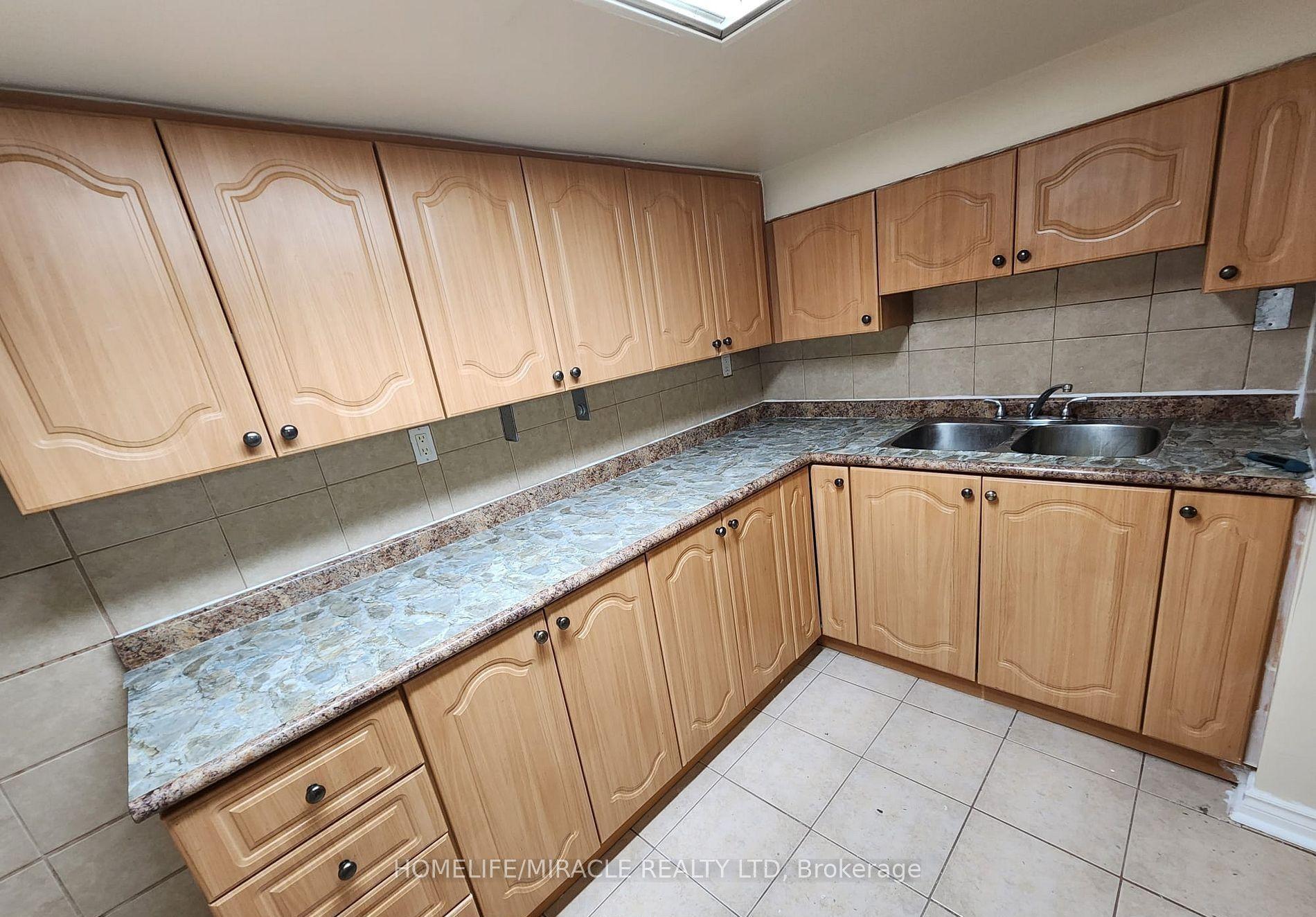 45 Huntington Avenue Lower #Lower, Toronto — Detached for lease, photo 1