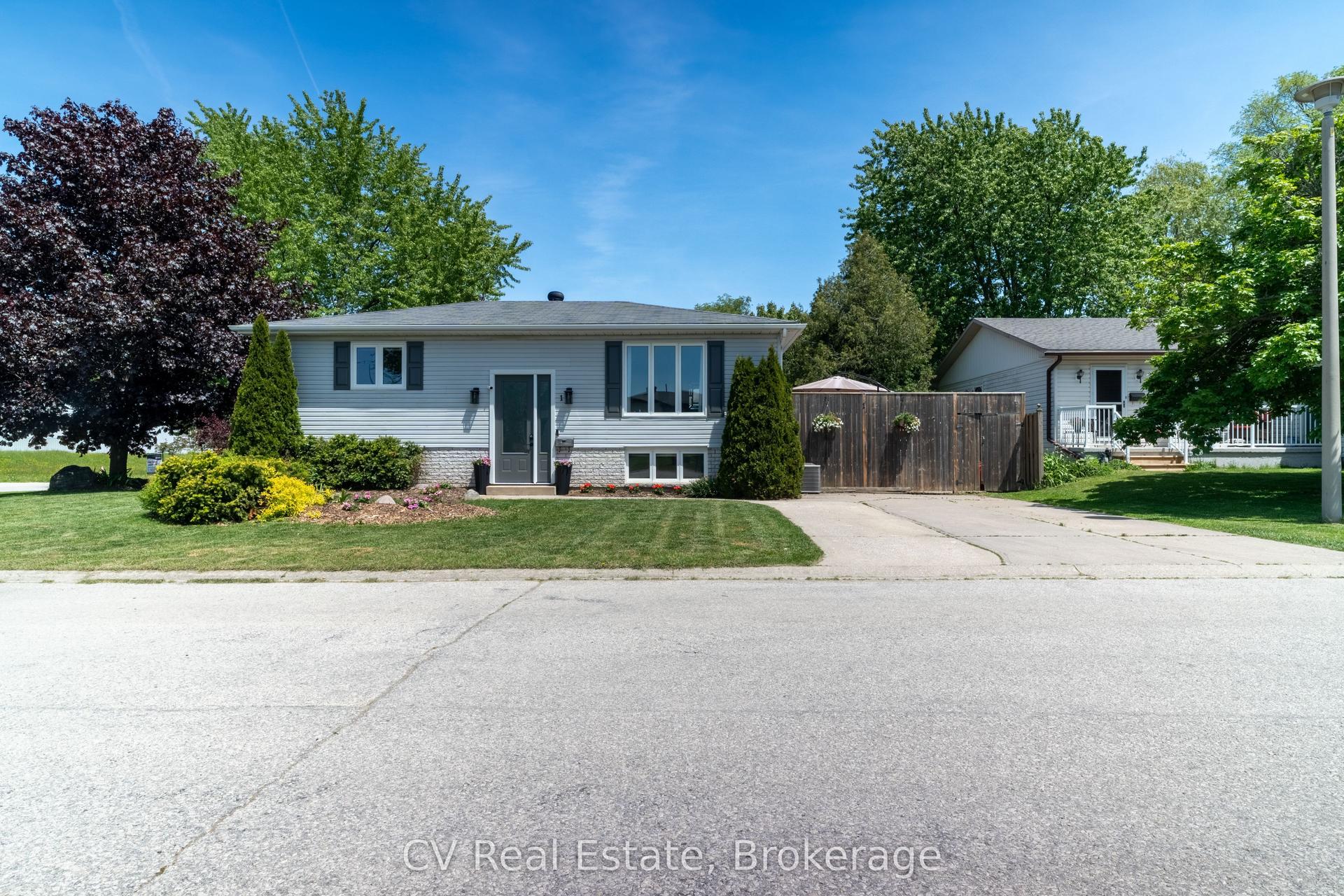 1 Birchwood Court — photo 1