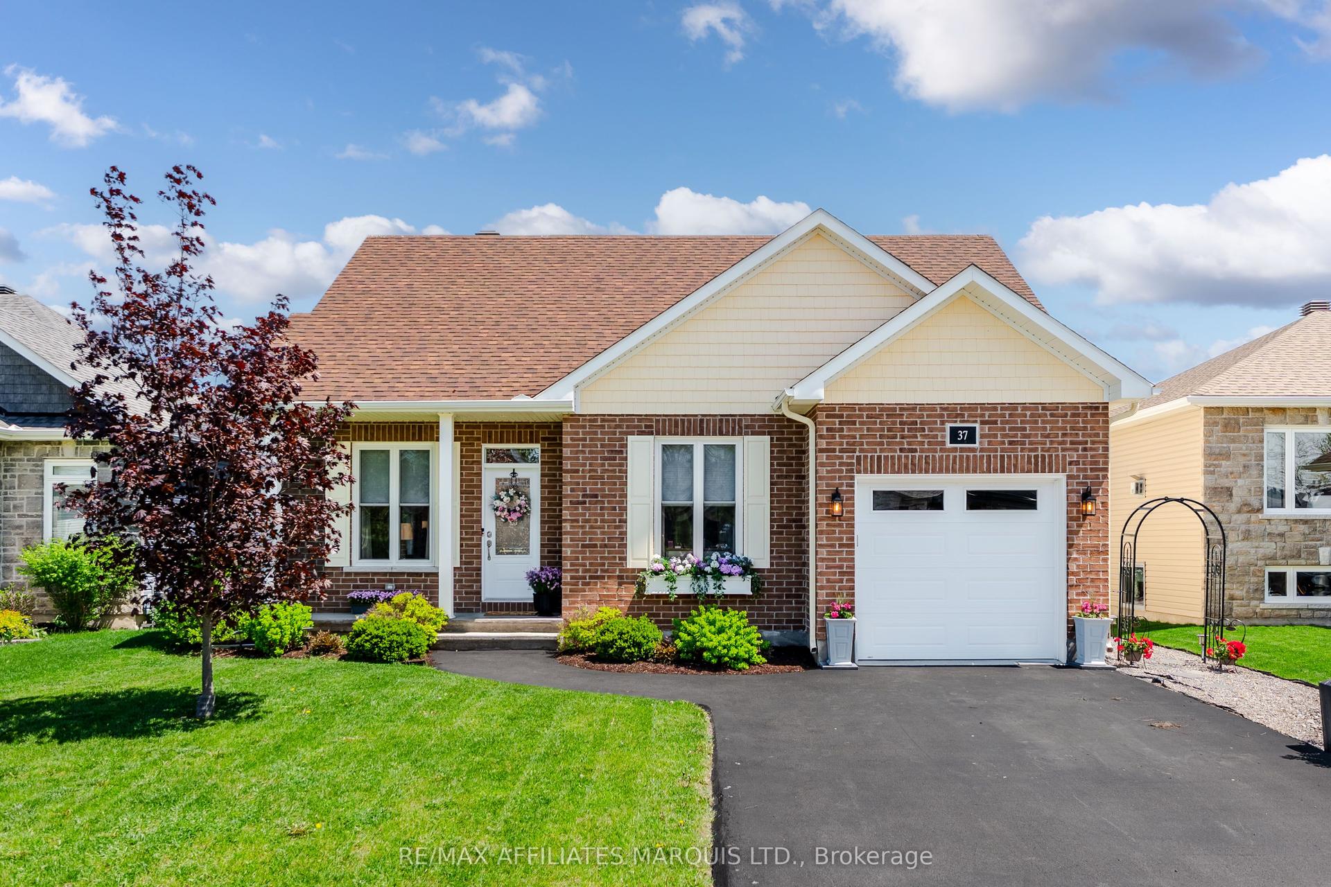 37 Eleanor Drive — photo 1