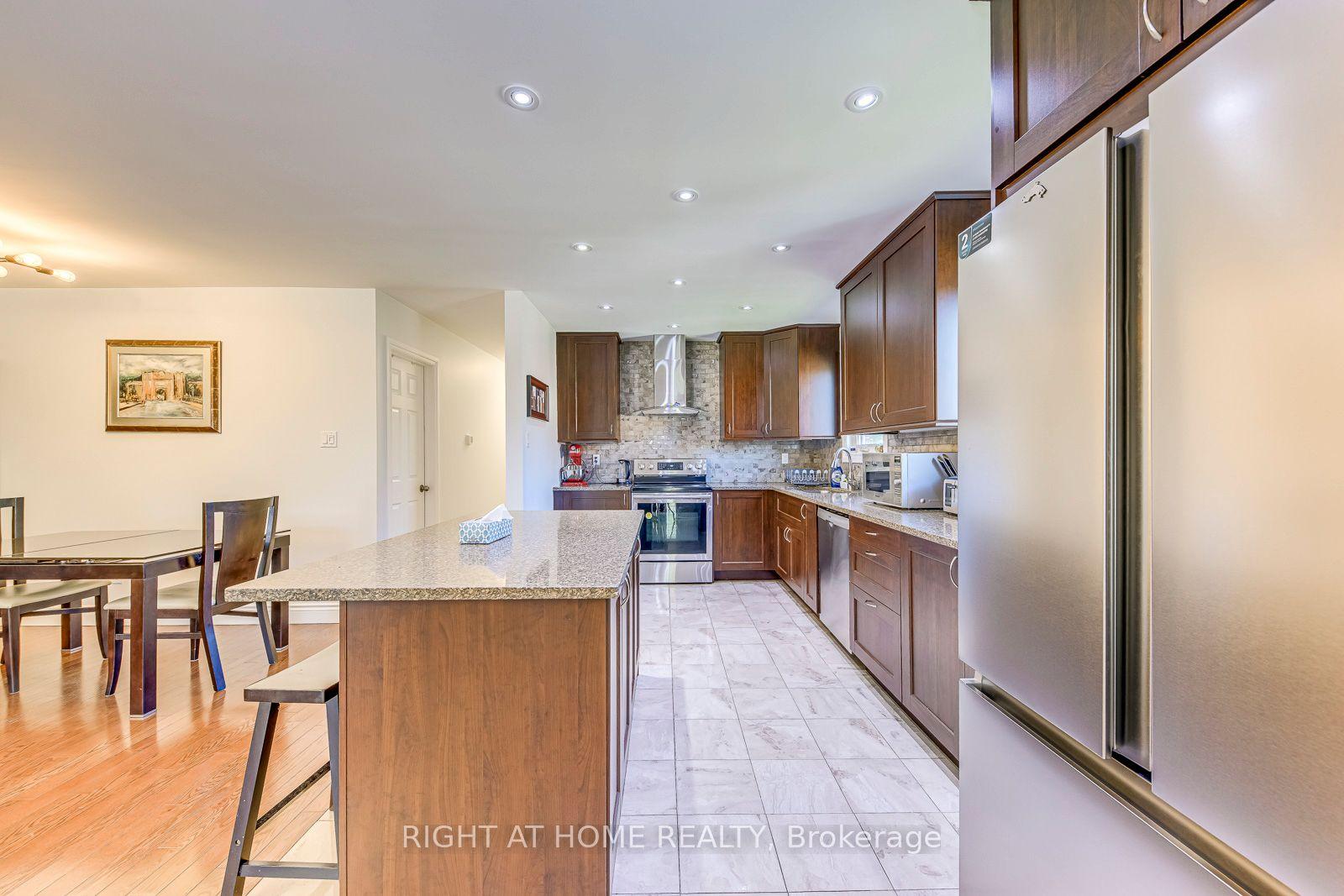 4004 Midhurst Lane Main #Main, Mississauga — Semi-Detached for lease, photo 1