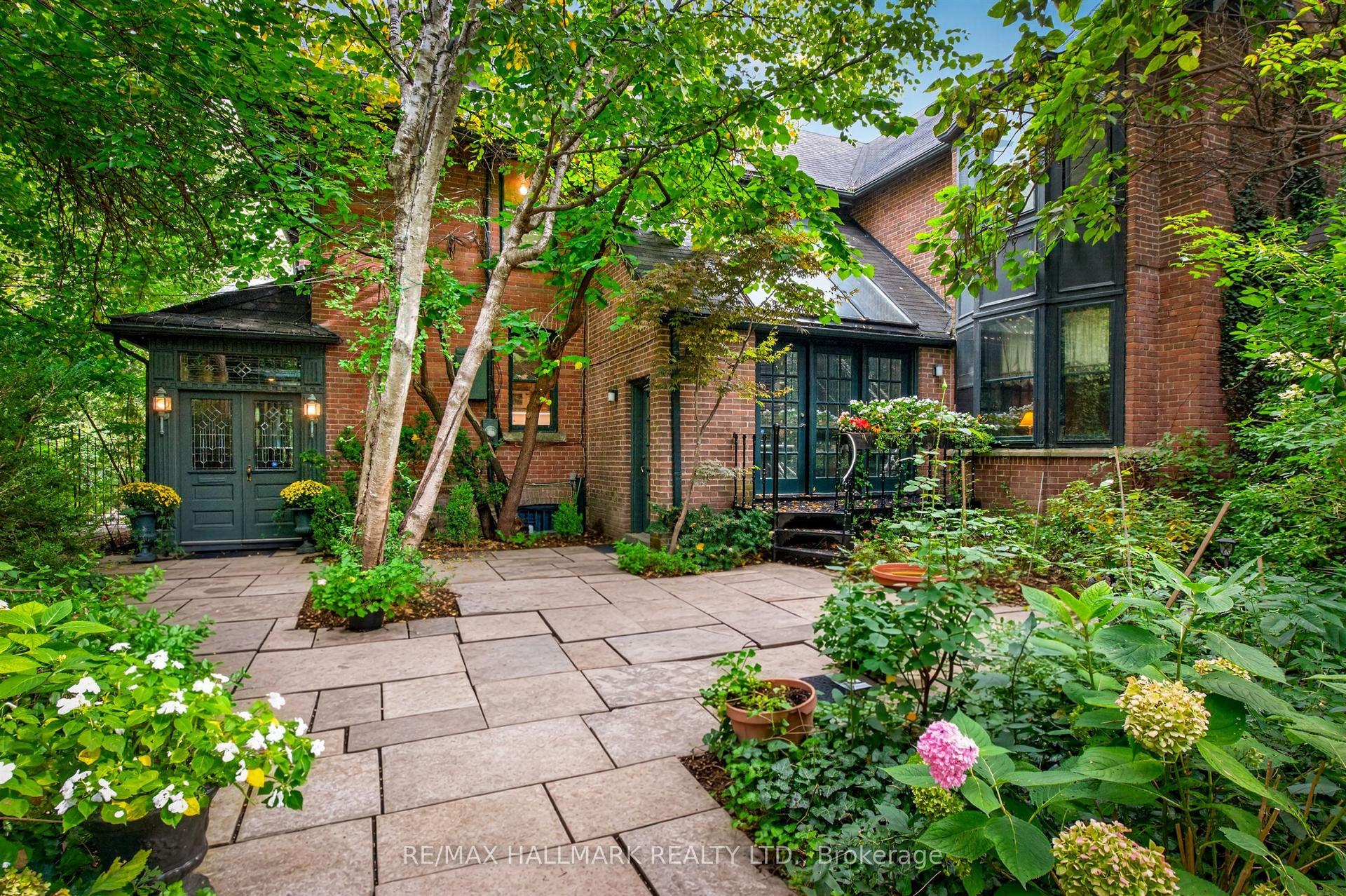 11 Pine Hill Road, Toronto — Detached for sale, photo 1