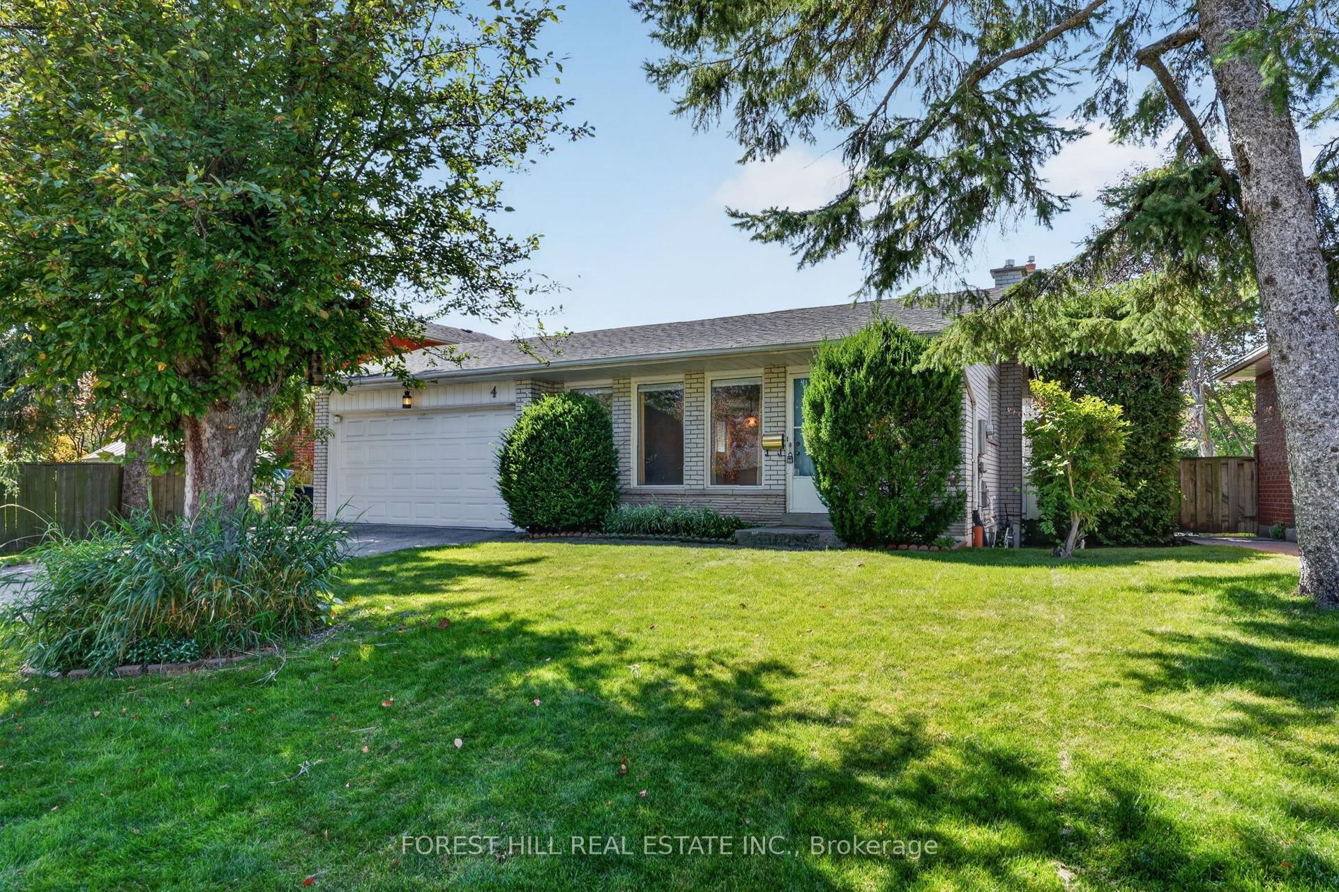 4 Glenstroke Drive, Toronto — Detached for sale, photo 1