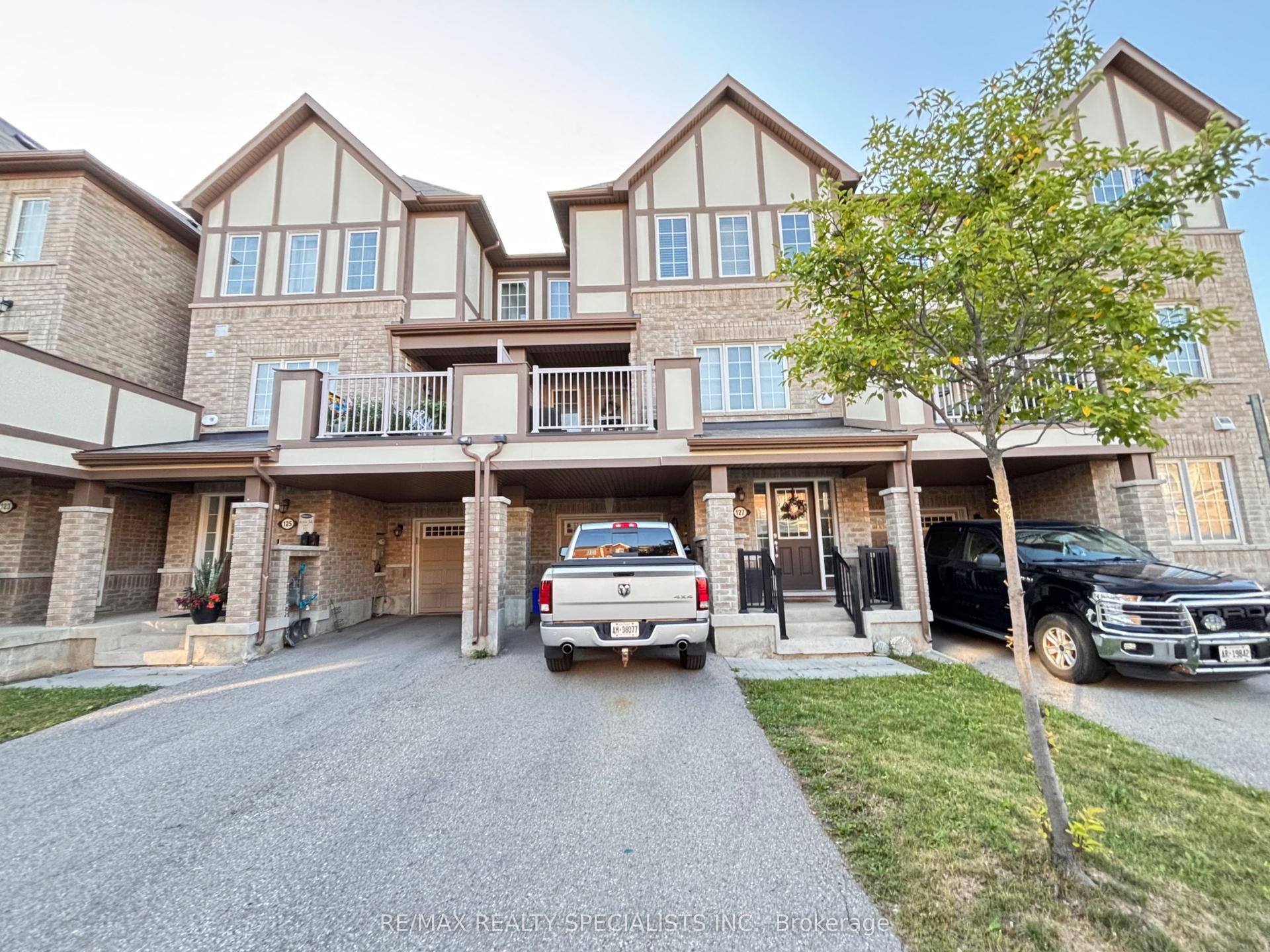127 Frost Court, Milton — Townhouse for lease, photo 1