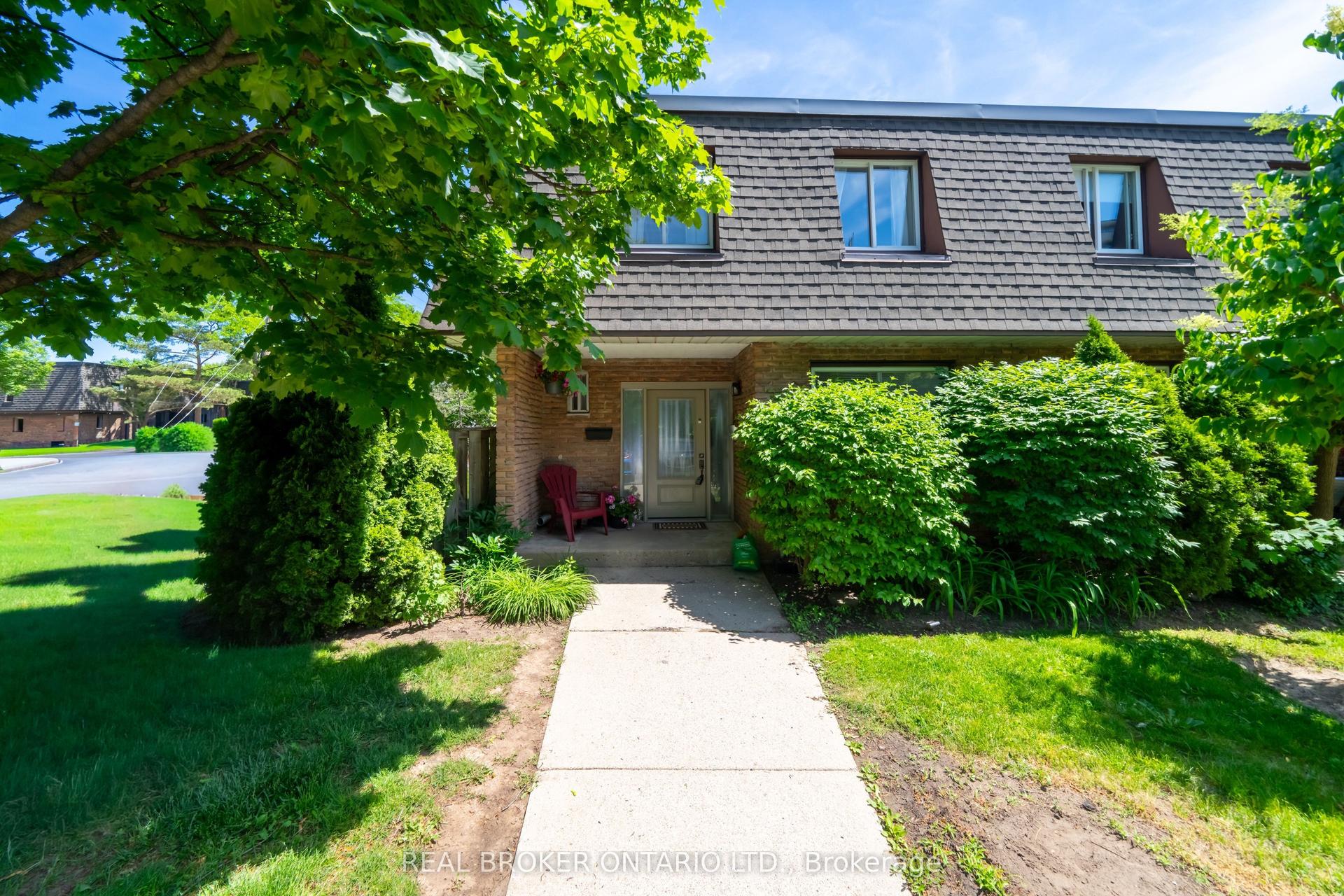 684 Dynes Road 1 #1, Burlington — Condo Town for sale, photo 1