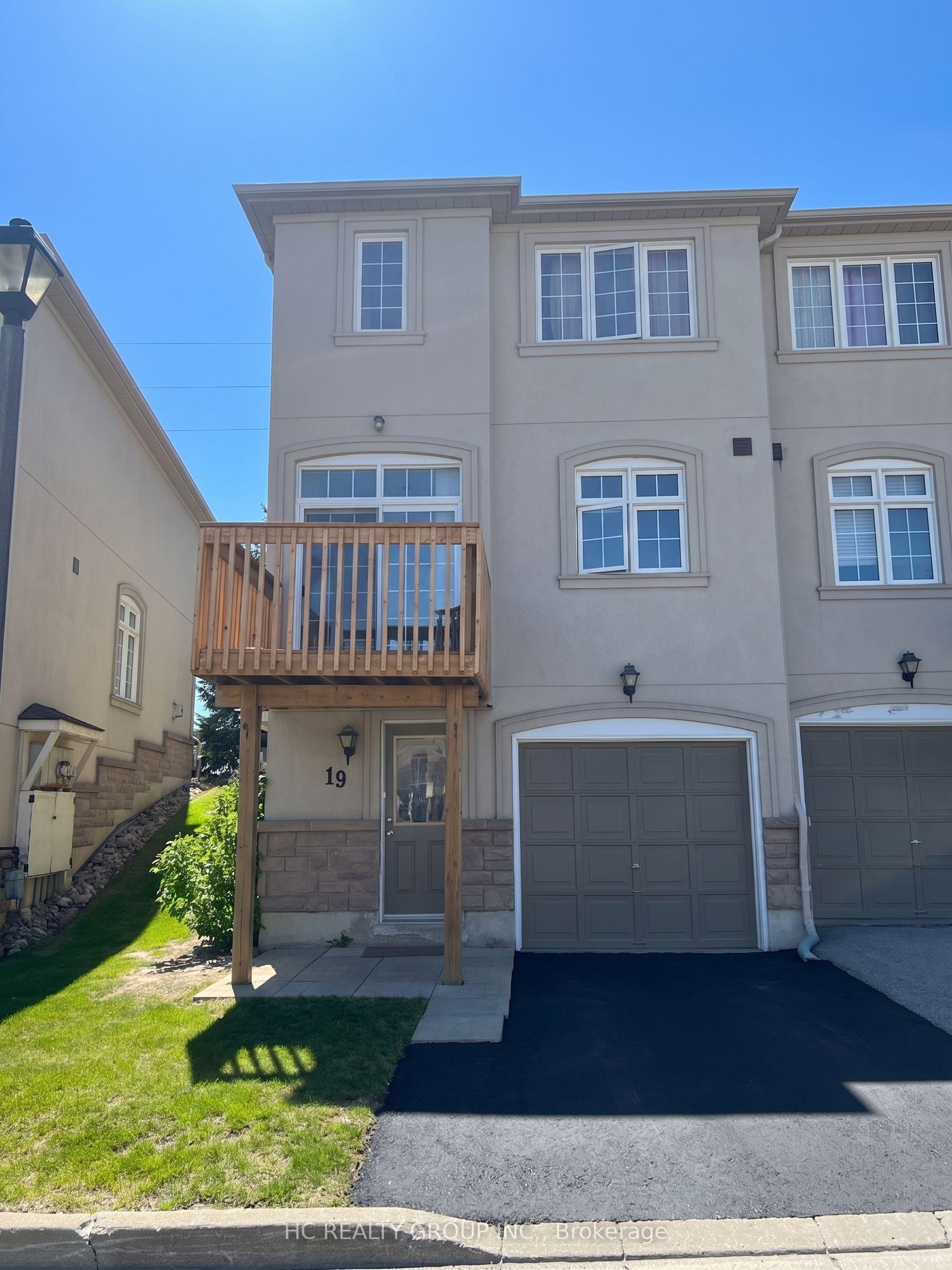 10 Post Oak Drive 19 #19, Richmond Hill — Condo Town for lease, photo 1