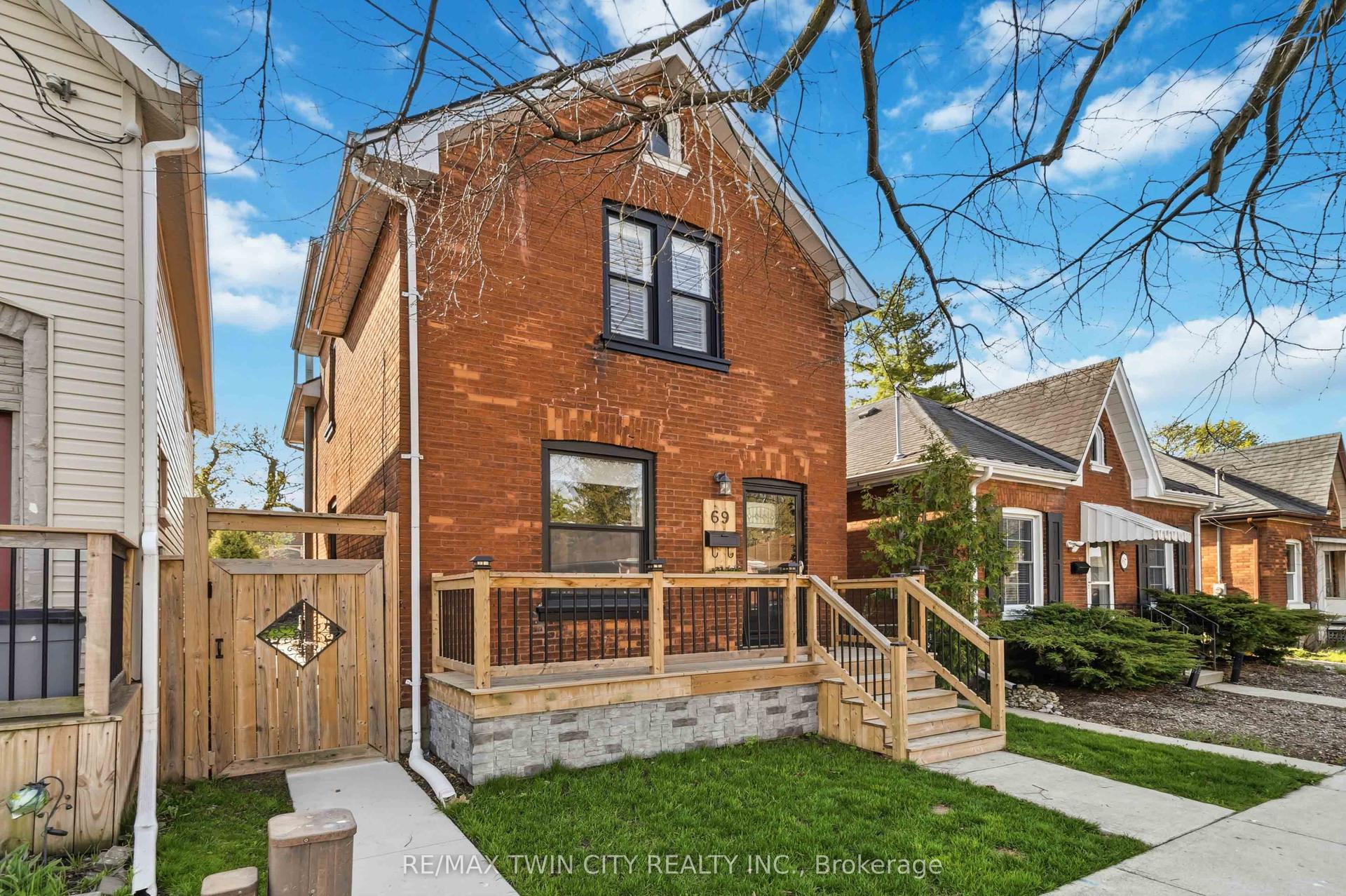 69 St Paul Avenue, Brantford — Detached for sale, photo 1