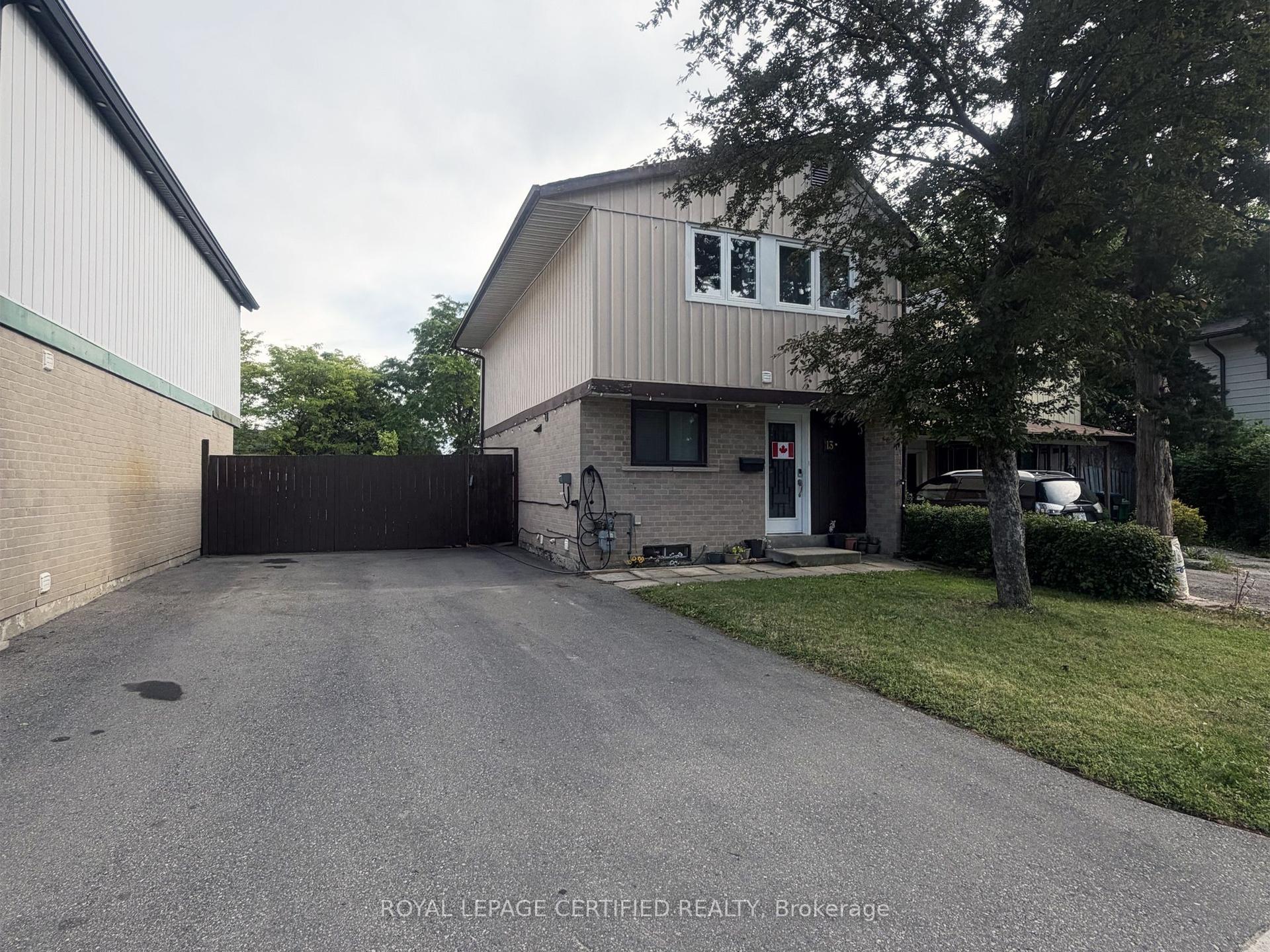 13 Greenhills Square — photo 1
