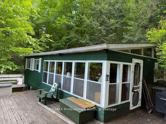 69 Maple Drive — photo 1