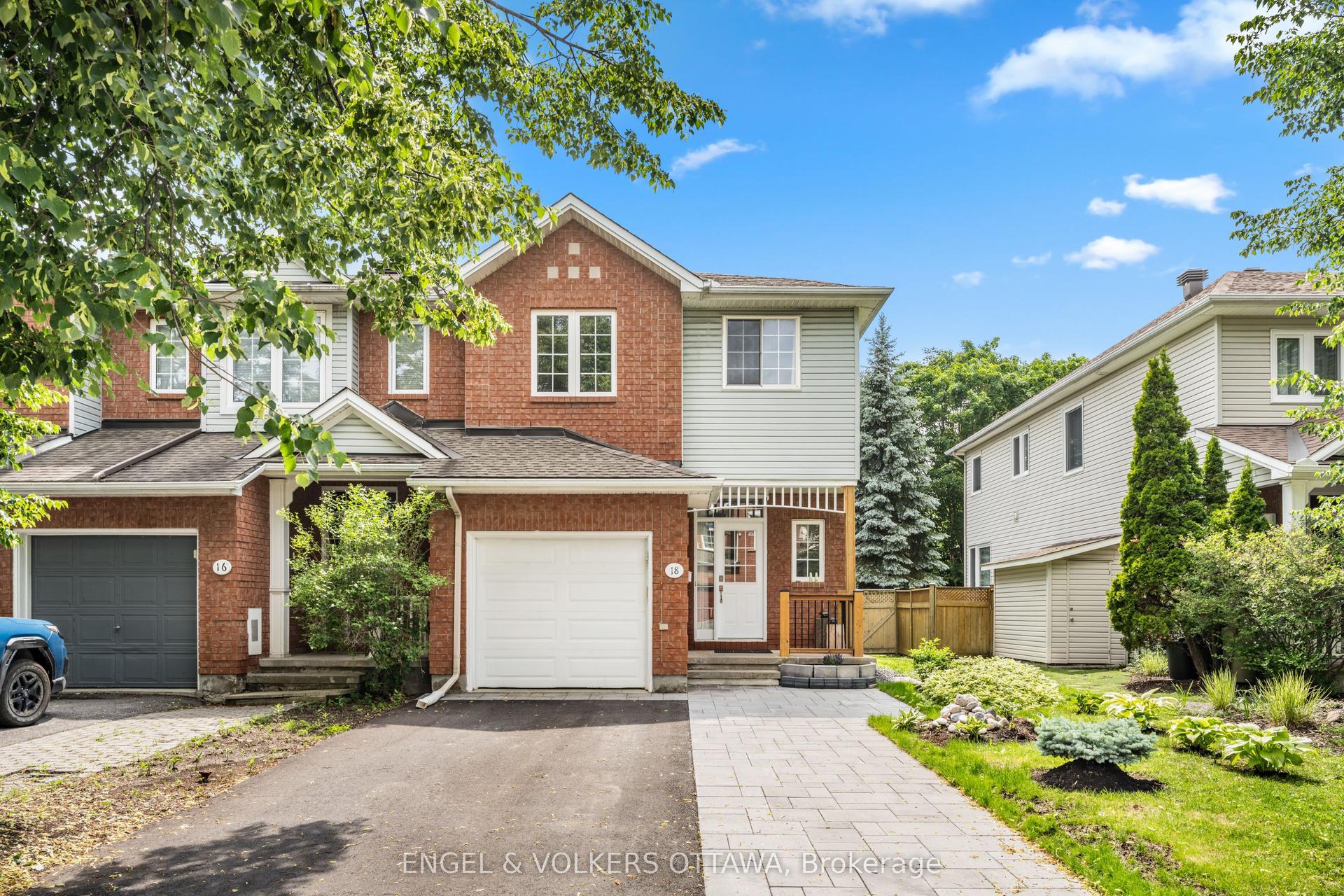 18 Cambray Lane — photo 1
