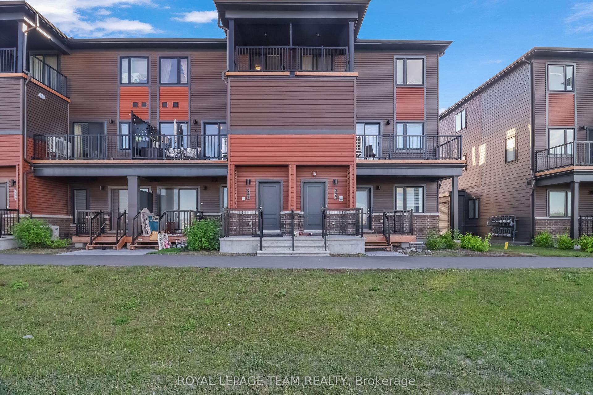 620 Parnian Private, Barrhaven — Condo Town for lease, photo 1