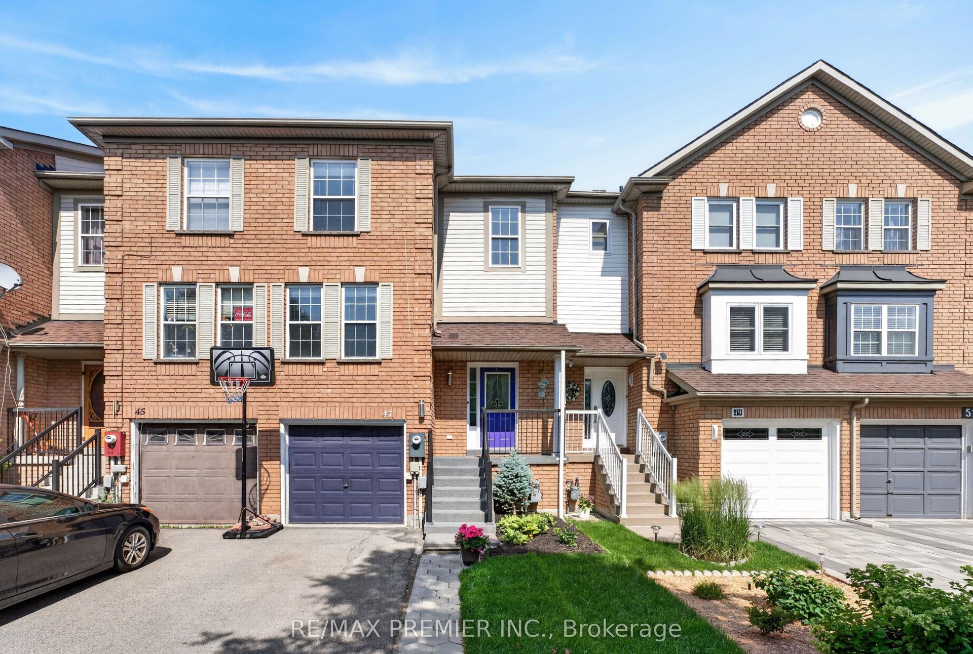 47 Milloy Place, Aurora — Townhouse for sale, photo 1