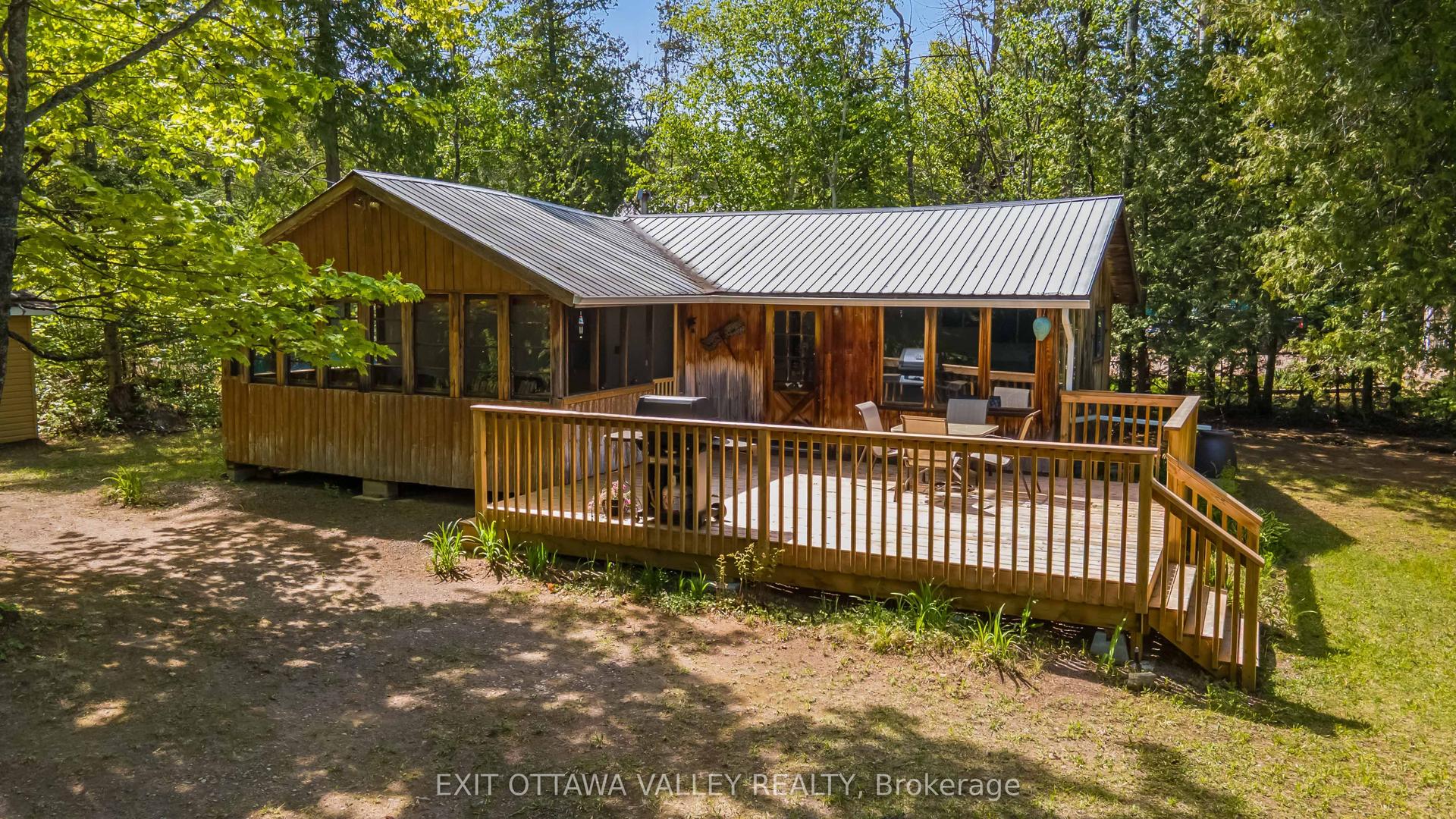 112 Arbor Vitae Road, Madawaska Valley — Detached for sale, photo 1